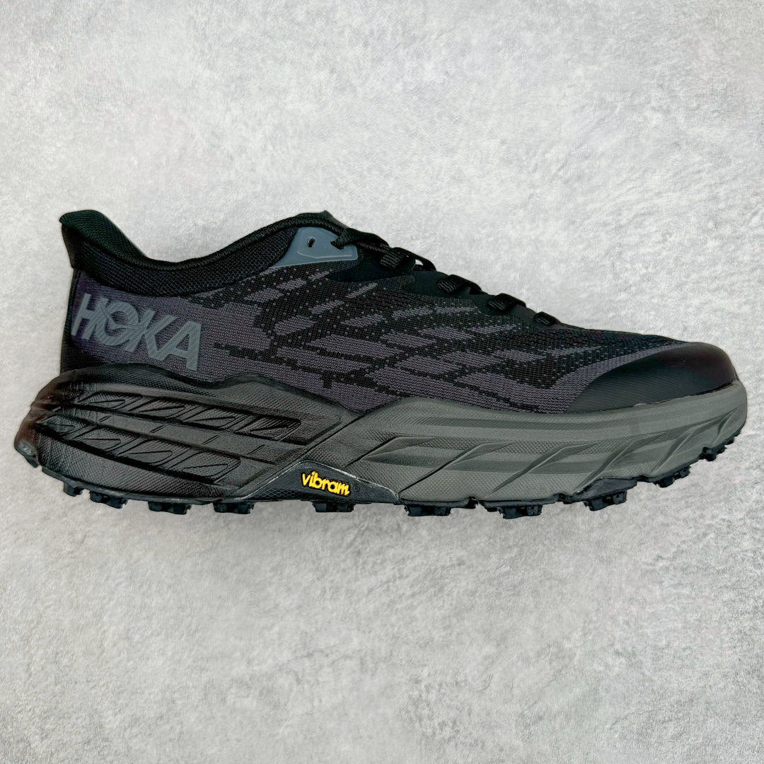 图片[8]-HOKA ONE ONE Speedgoat 5 户外越野跑步鞋 飞速羚羊5系列 新一代工程网纱鞋面 在确保鞋面稳定性的同时减少了固定胶条的使用 鞋面更轻盈、透气、舒适 可回收材料 为环保做出贡献 延伸后跟拉攀 方便快速穿脱 速度型滚动平衡技术 在崎岖的路面上 为平稳顺畅的步伐提供支持 HOKA ONE ONE是来自美国的跑步鞋知名品牌 创立于2009年 始终致力于为所有跑者提供更新、更好的跑步装备 相比常规跑鞋特别研发使用性能独特的几何形跑鞋中底 此种鞋底更厚、更高、回弹性也更好 除了卓越的缓冲性能 它还能为各种阶段的跑者带来更具动感、更加稳定的跑步体验 从设计之初就清楚意识到 要保证跑者步幅的均匀一致 双脚自然而然的运动至关重要 尺码：36 36.5 37.5 38 38.5 39 40 40.5 41 42 42.5 43 44 44.5 45-选品中心