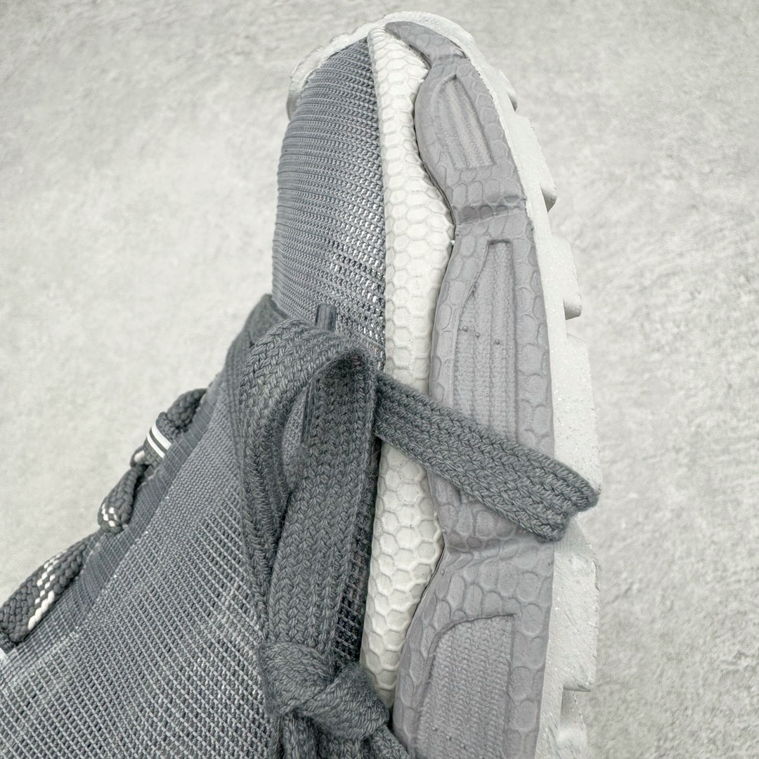 图片[15]-💰350 ＃VG零售版 BALENCIAGA 3XL Sneakers 巴黎世家十代网布系带低帮走秀复古老爹鞋 全套原纸板楦头开发 最原汁原味的灵魂版型 全鞋荧光划线卡点 胶水把控整洁度追求极致完美 每一双都是工艺品 多重QC质检 超越公司货的品控标准 实实在在的免检产品 原盒原配 正确字体电绣 粗细、位置、大小正确 侧边TPU 透气孔匹配意产原版 正确分离大底 TPU软底 原版一致大底LOGO 立体感十足 原厂皮料水洗做旧 采购原厂网纱 不含皮革 网布材料和聚氨酯 磨损效果 鞋头边缘和后帮 Balenciaga 徽标 鞋面和后跟凸印尺码 鞋舌 3XL 橡胶品牌标识和反光细节 鞋帮拉袢和鞋舌拉祥 配反光细节 备用鞋带在鞋履前侧 可在穿着前取下 便于不同造型搭配 正常尺码 尺码：35 36 37 38 39 40 41 42 43 44 45 46 编码：by4936020-运动鞋