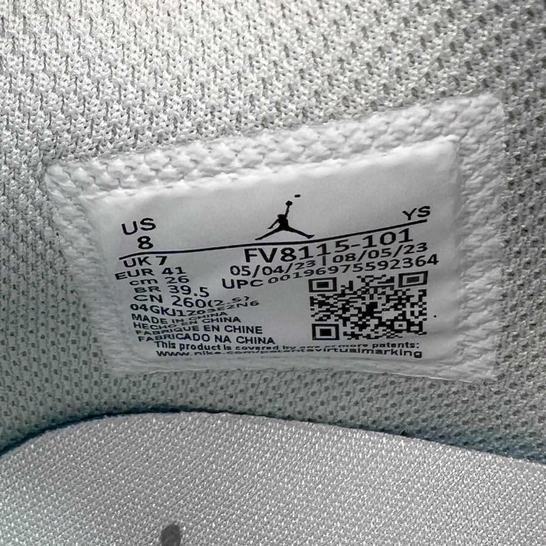 图片[12]-＃奥莱Zp订单福利 Air Jordan Legacy AJ312 低帮 FV8115-101 奥莱zp订单 直播间399 499一样的东西 帮你省钱 鞋身采用了皮革材质打造 横跨鞋面的魔术贴十分吸睛 侧面的Swoosh Logo的一部分被鞋面遮挡了一部分 颇具玩味 魔术贴上标有NK标识 而鞋舌上是Jordan的经典飞翼Logo 后跟和鞋底均采用了Air Jordan 3 的设计 后跟上同样也使用了经典的爆裂纹图案 尺码：40 40.5 41 42 42.5 43 44 44.5 45-选品中心