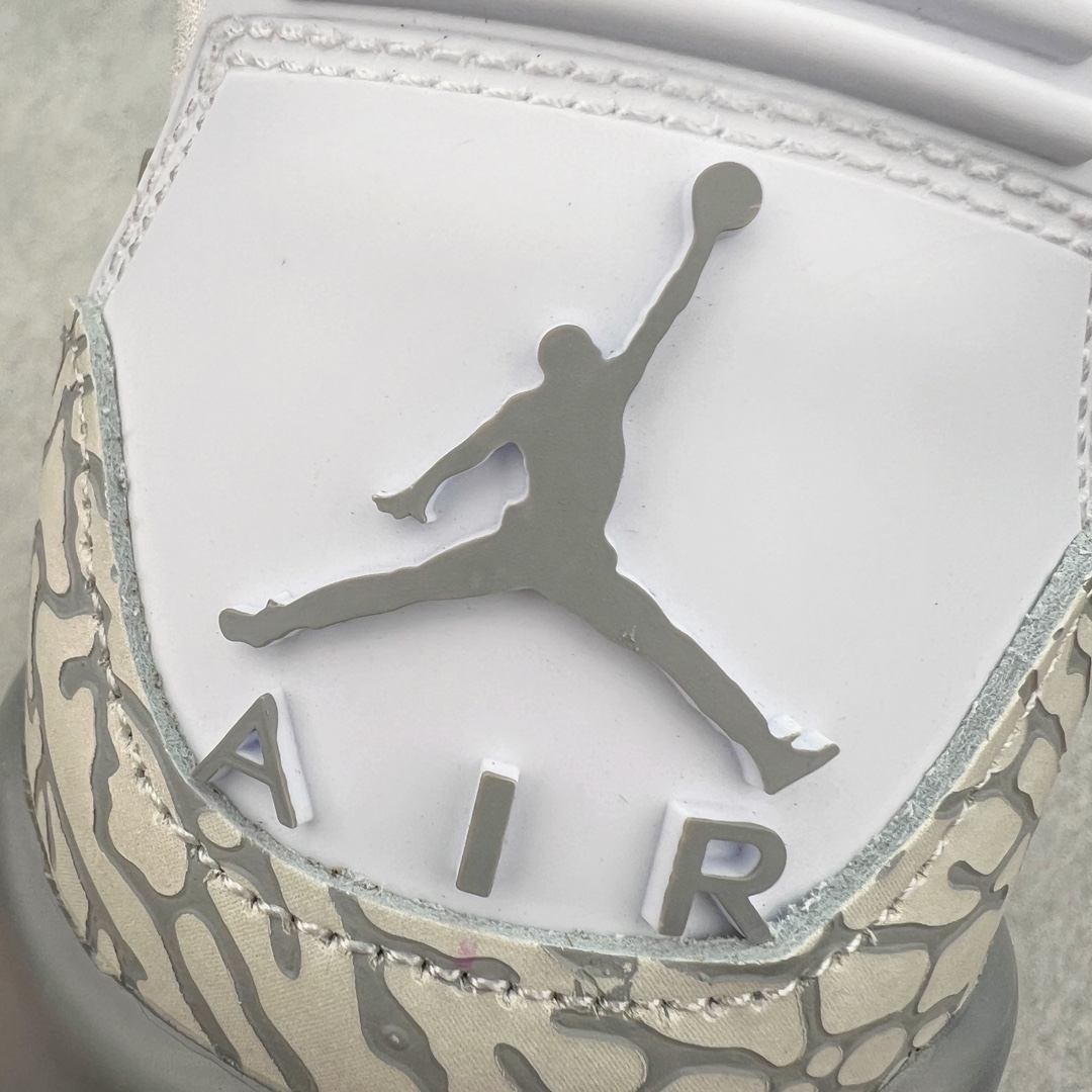 图片[17]-＃奥莱Zp订单福利 Air Jordan Legacy AJ312 低帮 FV8115-101 奥莱zp订单 直播间399 499一样的东西 帮你省钱 鞋身采用了皮革材质打造 横跨鞋面的魔术贴十分吸睛 侧面的Swoosh Logo的一部分被鞋面遮挡了一部分 颇具玩味 魔术贴上标有NK标识 而鞋舌上是Jordan的经典飞翼Logo 后跟和鞋底均采用了Air Jordan 3 的设计 后跟上同样也使用了经典的爆裂纹图案 尺码：40 40.5 41 42 42.5 43 44 44.5 45-选品中心