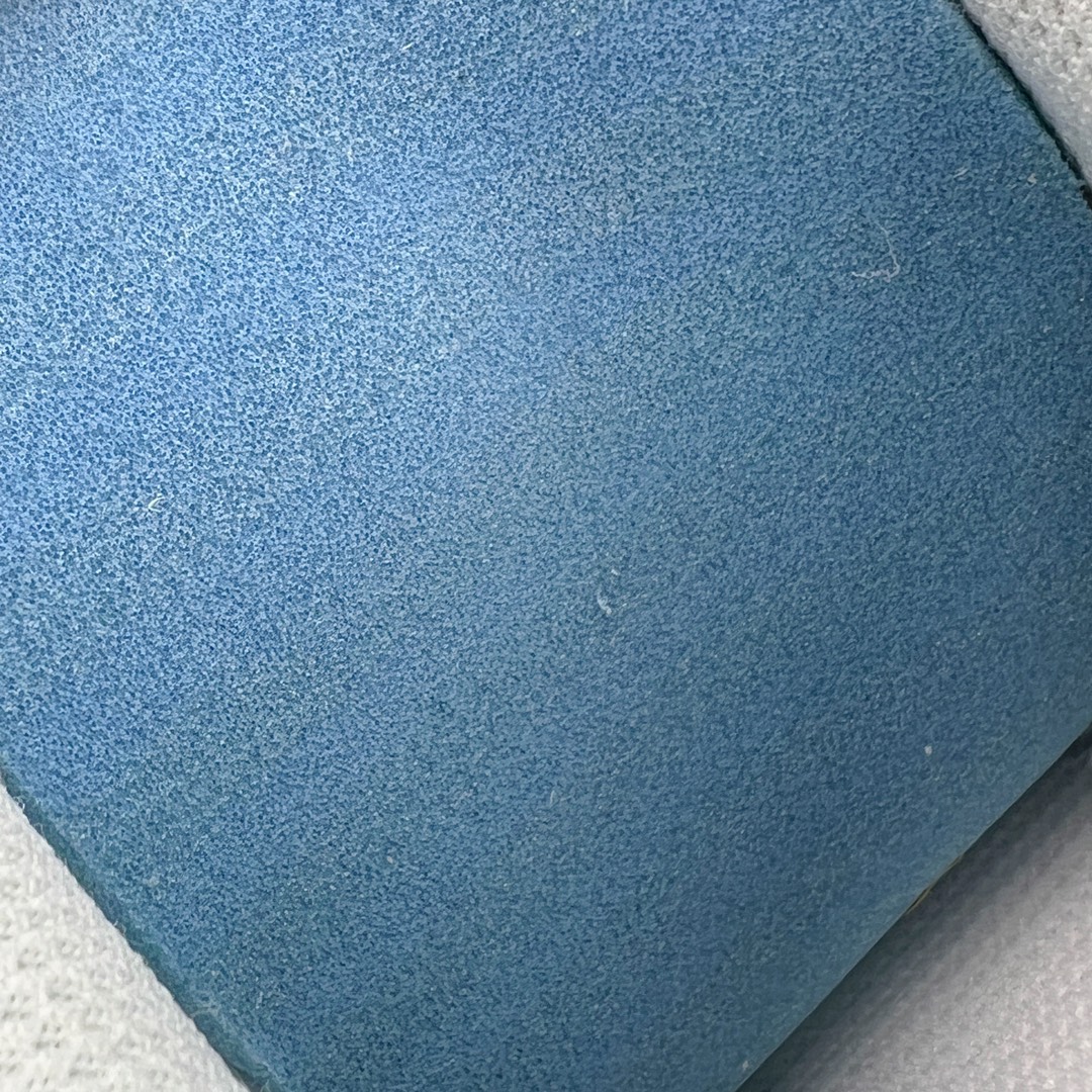 图片[10]-＃奥莱Zp订单福利 Air Jordan Legacy AJ312 低帮 FV8115-101 奥莱zp订单 直播间399 499一样的东西 帮你省钱 鞋身采用了皮革材质打造 横跨鞋面的魔术贴十分吸睛 侧面的Swoosh Logo的一部分被鞋面遮挡了一部分 颇具玩味 魔术贴上标有NK标识 而鞋舌上是Jordan的经典飞翼Logo 后跟和鞋底均采用了Air Jordan 3 的设计 后跟上同样也使用了经典的爆裂纹图案 尺码：40 40.5 41 42 42.5 43 44 44.5 45-选品中心