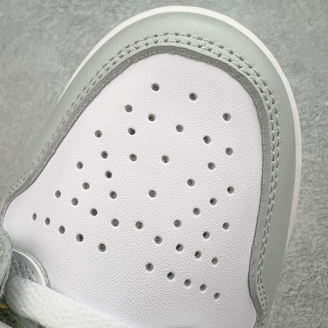 图片[15]-＃奥莱Zp订单福利 Air Jordan Legacy AJ312 低帮 FV8115-101 奥莱zp订单 直播间399 499一样的东西 帮你省钱 鞋身采用了皮革材质打造 横跨鞋面的魔术贴十分吸睛 侧面的Swoosh Logo的一部分被鞋面遮挡了一部分 颇具玩味 魔术贴上标有NK标识 而鞋舌上是Jordan的经典飞翼Logo 后跟和鞋底均采用了Air Jordan 3 的设计 后跟上同样也使用了经典的爆裂纹图案 尺码：40 40.5 41 42 42.5 43 44 44.5 45-选品中心