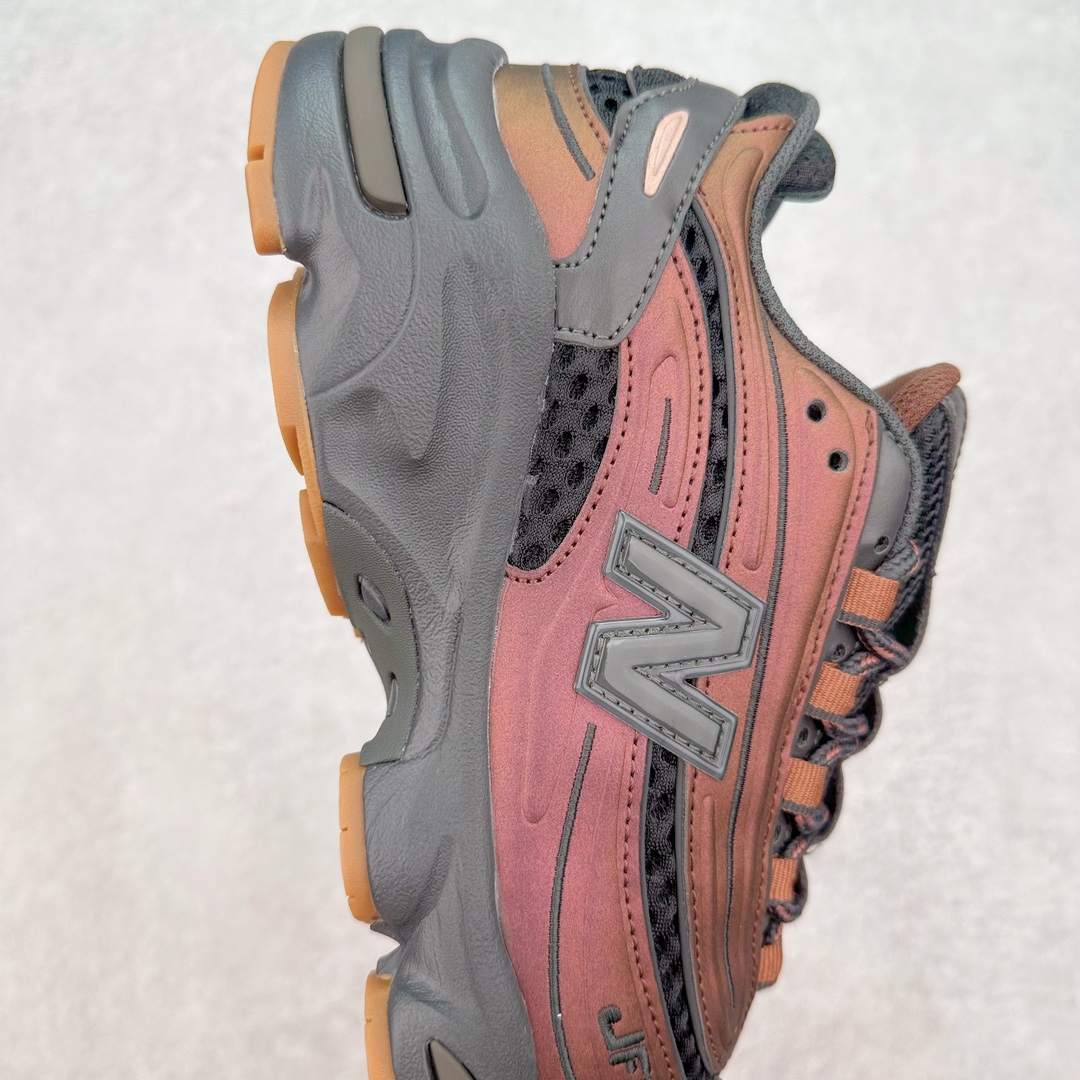 图片[6]-NB新百伦New Balance M1000 系列低帮复古老爹风休闲运动慢跑鞋 据悉，New Balance的复古鞋型M1000系列将在2024年正式回归。而自家美产创意总监Teddy Santis的AIMÉ LEON DORE也将率先推出联名1000撑撑场子，鞋款预计将在今年正式发布。New Balance1000系列作为NB最高端的鞋型，诞生于1999年，一度成为当年的热门鞋型，神似Nike Air Max95，现在看来也是一双符合潮流趋势的复古老爹鞋型。此番Teddy Santis亲自操刀，将丰富的配色和升级材质于复古的1000鞋型结合，鞋身采用米色、绿色和粉色的搭配。\\\”N\\\”字Logo也以全新的设计呈现，以1000标志性的网布和皮革材质打造，带来全新的视觉体验。后续ALD和New Balance1000的联名还将推出纯白配色，具体颜值还要等更多实物图的释出。AIMÉ LEON DORE和New Balance的多次联名一直有着超高的人气，无论是550还是1906R都有着不低的溢价，预计此番颜值不错的全新1000也会有着较高的人气。尺码：36 37 37.5 38 38.5 39.5 40 40.5 41.5 42 42.5 43 44 44.5 45-选品中心