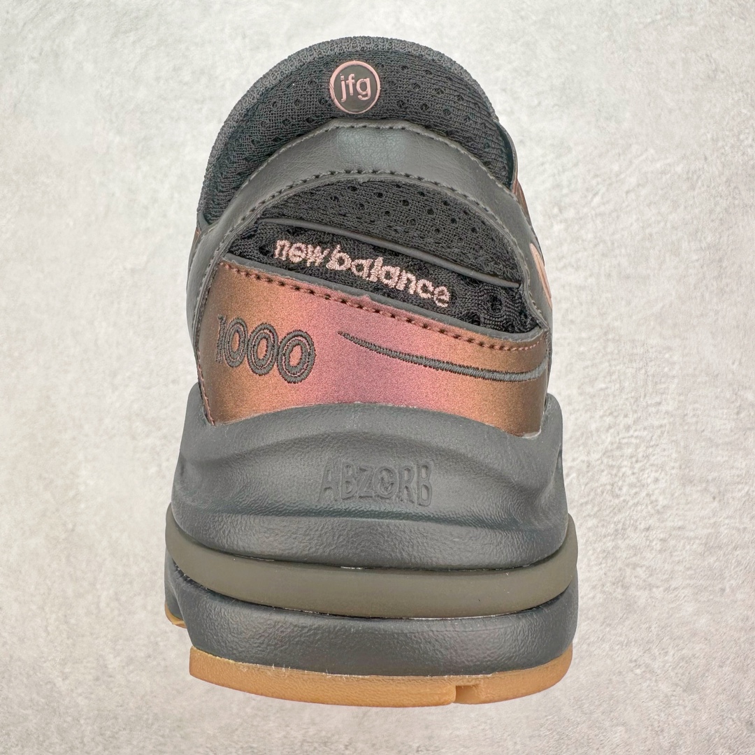 图片[8]-NB新百伦New Balance M1000 系列低帮复古老爹风休闲运动慢跑鞋 据悉，New Balance的复古鞋型M1000系列将在2024年正式回归。而自家美产创意总监Teddy Santis的AIMÉ LEON DORE也将率先推出联名1000撑撑场子，鞋款预计将在今年正式发布。New Balance1000系列作为NB最高端的鞋型，诞生于1999年，一度成为当年的热门鞋型，神似Nike Air Max95，现在看来也是一双符合潮流趋势的复古老爹鞋型。此番Teddy Santis亲自操刀，将丰富的配色和升级材质于复古的1000鞋型结合，鞋身采用米色、绿色和粉色的搭配。\\\”N\\\”字Logo也以全新的设计呈现，以1000标志性的网布和皮革材质打造，带来全新的视觉体验。后续ALD和New Balance1000的联名还将推出纯白配色，具体颜值还要等更多实物图的释出。AIMÉ LEON DORE和New Balance的多次联名一直有着超高的人气，无论是550还是1906R都有着不低的溢价，预计此番颜值不错的全新1000也会有着较高的人气。尺码：36 37 37.5 38 38.5 39.5 40 40.5 41.5 42 42.5 43 44 44.5 45-选品中心