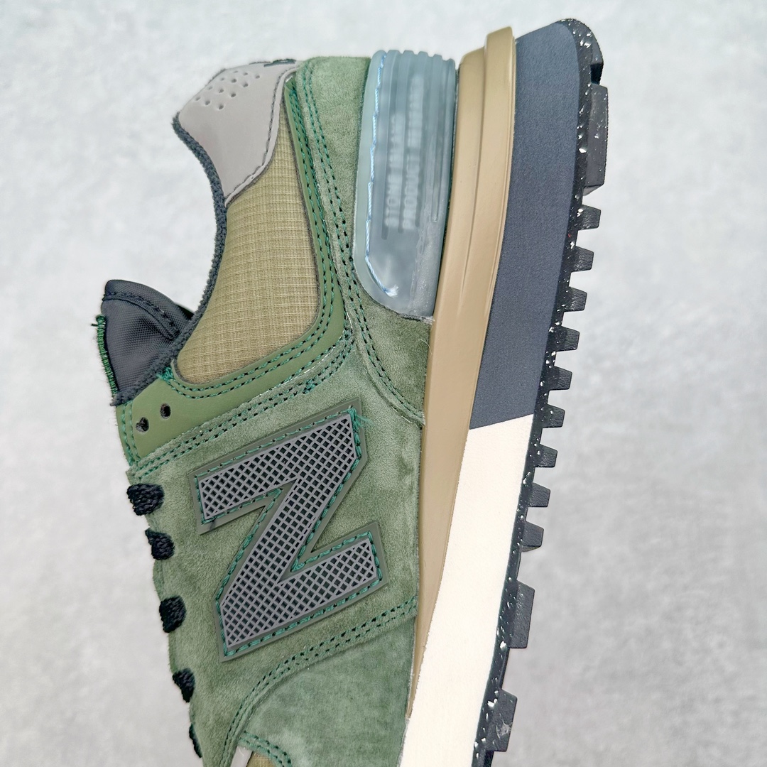 图片[7]-💰190 Stone Island x NB新百伦New Balance U574升级版系列低帮复古休闲运动慢跑鞋“石头岛联名军绿灰”U574LGST Stone Island x New Balance 574 Legacy迎来国内登场。作为双方的联名新品，一改此前的迎合跑鞋鞋型，采用更加适合日常穿搭上脚的 New Balance 574 Legacy 很难不让玩家动心，尤其是热衷 Stone Island 的岛民朋友。而此次更是采用 574 Legacy 作为蓝本，鞋款规格以及做工上更加精良。此次双方在配色选择上军绿色以及灰色作为主调，凸显出与 Stone Island 联名的硬核气质。优质的鞋身材质，也让整双鞋在熟悉的鞋型设计上，焕发出新的生机。鞋舌、鞋跟以及鞋垫点缀 Stone Island 标志性 LOGO，防撕裂织物鞋面、ABZORB 中底保证日常上脚的舒适度。尺码：36 36.5 37.5 38 38.5 39.5 40 40.5 41.5 42 42.5 43 44 45 46 编码：Dby2936060-运动鞋