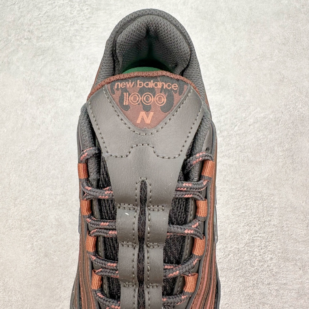 图片[5]-NB新百伦New Balance M1000 系列低帮复古老爹风休闲运动慢跑鞋 据悉，New Balance的复古鞋型M1000系列将在2024年正式回归。而自家美产创意总监Teddy Santis的AIMÉ LEON DORE也将率先推出联名1000撑撑场子，鞋款预计将在今年正式发布。New Balance1000系列作为NB最高端的鞋型，诞生于1999年，一度成为当年的热门鞋型，神似Nike Air Max95，现在看来也是一双符合潮流趋势的复古老爹鞋型。此番Teddy Santis亲自操刀，将丰富的配色和升级材质于复古的1000鞋型结合，鞋身采用米色、绿色和粉色的搭配。\\\”N\\\”字Logo也以全新的设计呈现，以1000标志性的网布和皮革材质打造，带来全新的视觉体验。后续ALD和New Balance1000的联名还将推出纯白配色，具体颜值还要等更多实物图的释出。AIMÉ LEON DORE和New Balance的多次联名一直有着超高的人气，无论是550还是1906R都有着不低的溢价，预计此番颜值不错的全新1000也会有着较高的人气。尺码：36 37 37.5 38 38.5 39.5 40 40.5 41.5 42 42.5 43 44 44.5 45-选品中心