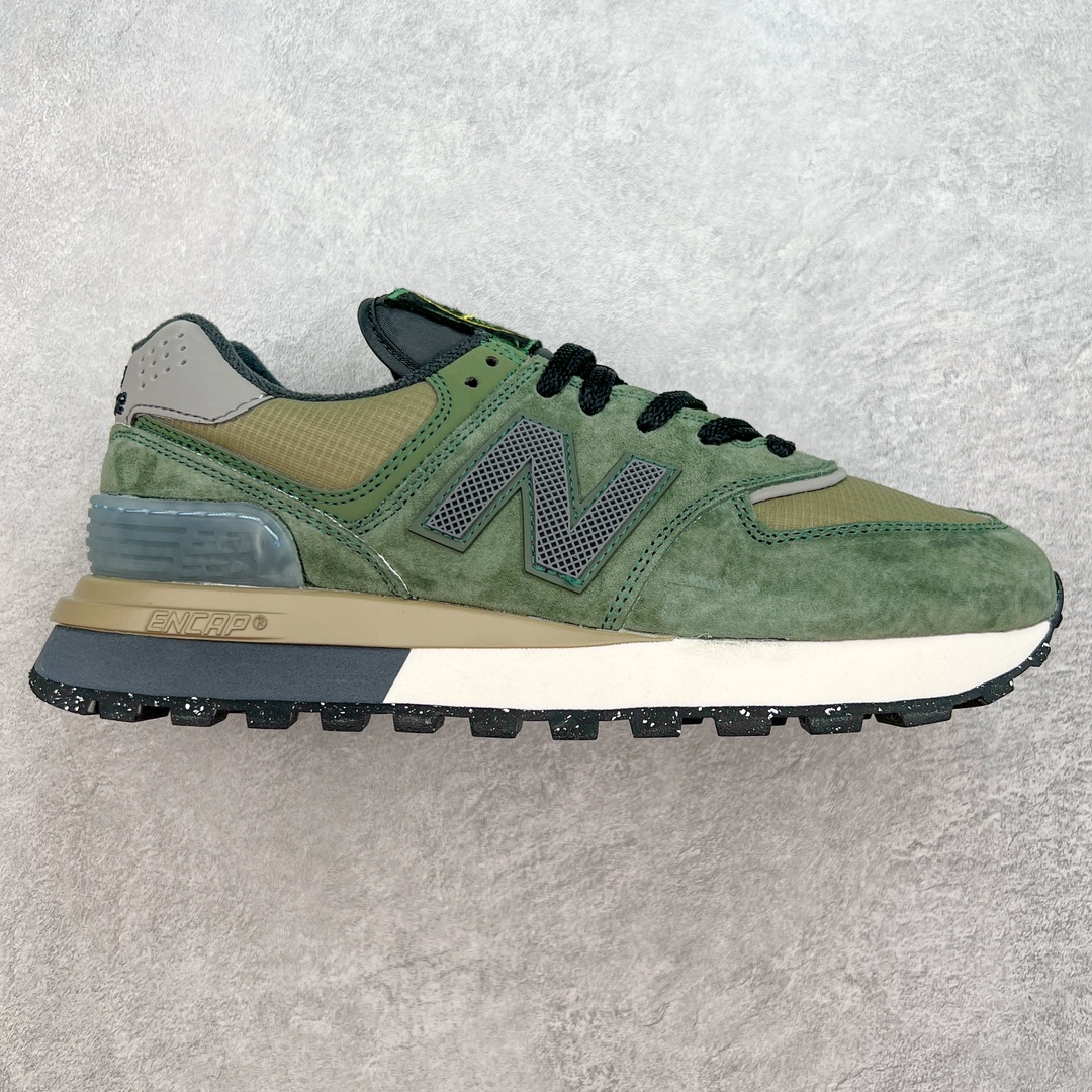 💰190 Stone Island x NB新百伦New Balance U574升级版系列低帮复古休闲运动慢跑鞋“石头岛联名军绿灰”U574LGST Stone Island x New Balance 574 Legacy迎来国内登场。作为双方的联名新品，一改此前的迎合跑鞋鞋型，采用更加适合日常穿搭上脚的 New Balance 574 Legacy 很难不让玩家动心，尤其是热衷 Stone Island 的岛民朋友。而此次更是采用 574 Legacy 作为蓝本，鞋款规格以及做工上更加精良。此次双方在配色选择上军绿色以及灰色作为主调，凸显出与 Stone Island 联名的硬核气质。优质的鞋身材质，也让整双鞋在熟悉的鞋型设计上，焕发出新的生机。鞋舌、鞋跟以及鞋垫点缀 Stone Island 标志性 LOGO，防撕裂织物鞋面、ABZORB 中底保证日常上脚的舒适度。尺码：36 36.5 37.5 38 38.5 39.5 40 40.5 41.5 42 42.5 43 44 45 46 编码：Dby2936060-运动鞋