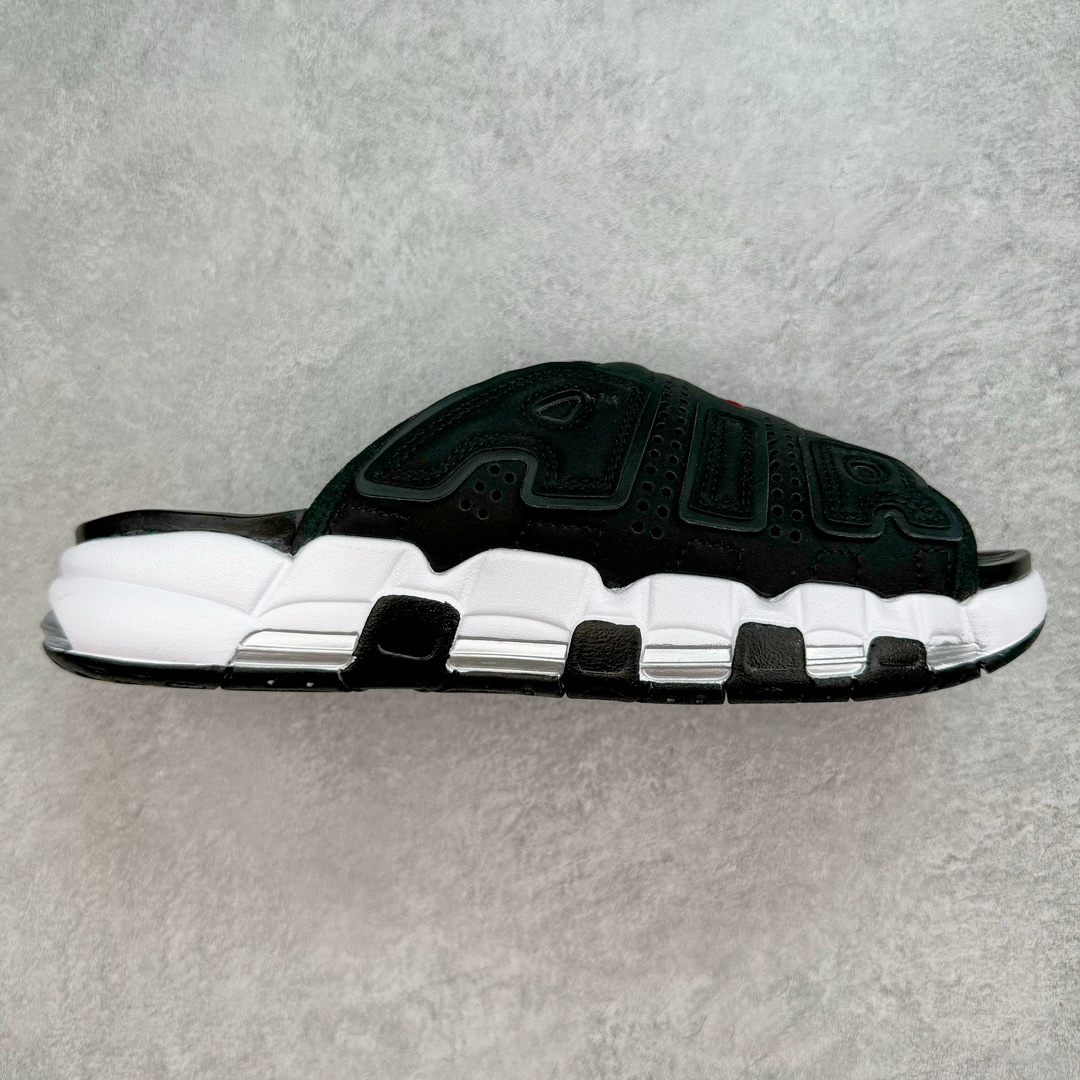 💰150 NK Air More Uptempo ’96 Slide 皮蓬大AIR 拖鞋 以流行于街头的涂鸦文化为设计灵感，整体的设计风格夸张而充满魅力，厚实而充满质感的皮质鞋面两侧印刻了一对巨大的字母“AIR”，独特炫酷的外观惊艳无比 SIZE：36 36.5 37.5 38 38.5 39 40 40.5 41 42 42.5 43 44 44.5 45 46 编码：CFby2936020-运动鞋