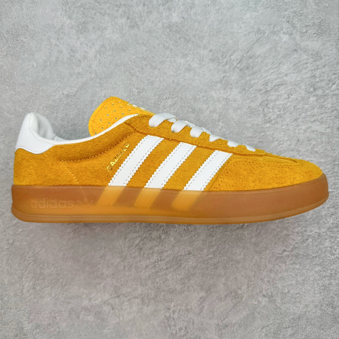 💰100 ＃TG福利特价‼AD Gazelle Indoor Trainers 羚羊内训系列低帮复古百搭休闲运动德训风板鞋 90年代经典的复刻版 自60年代以足球训练鞋面世以来 Gazelle就以其经典设计席卷全球 1991年版本的复刻 再造经典Gazelle 采用皮革打造 搭配浊色细节 让这款经典更加简约 尺码：35⅓ 36 36⅔ 37⅓ 38 38⅔ 39⅓ 40 40⅔ 41⅓ 42 42⅔ 43⅓ 44 45 编码：by1936070-运动鞋