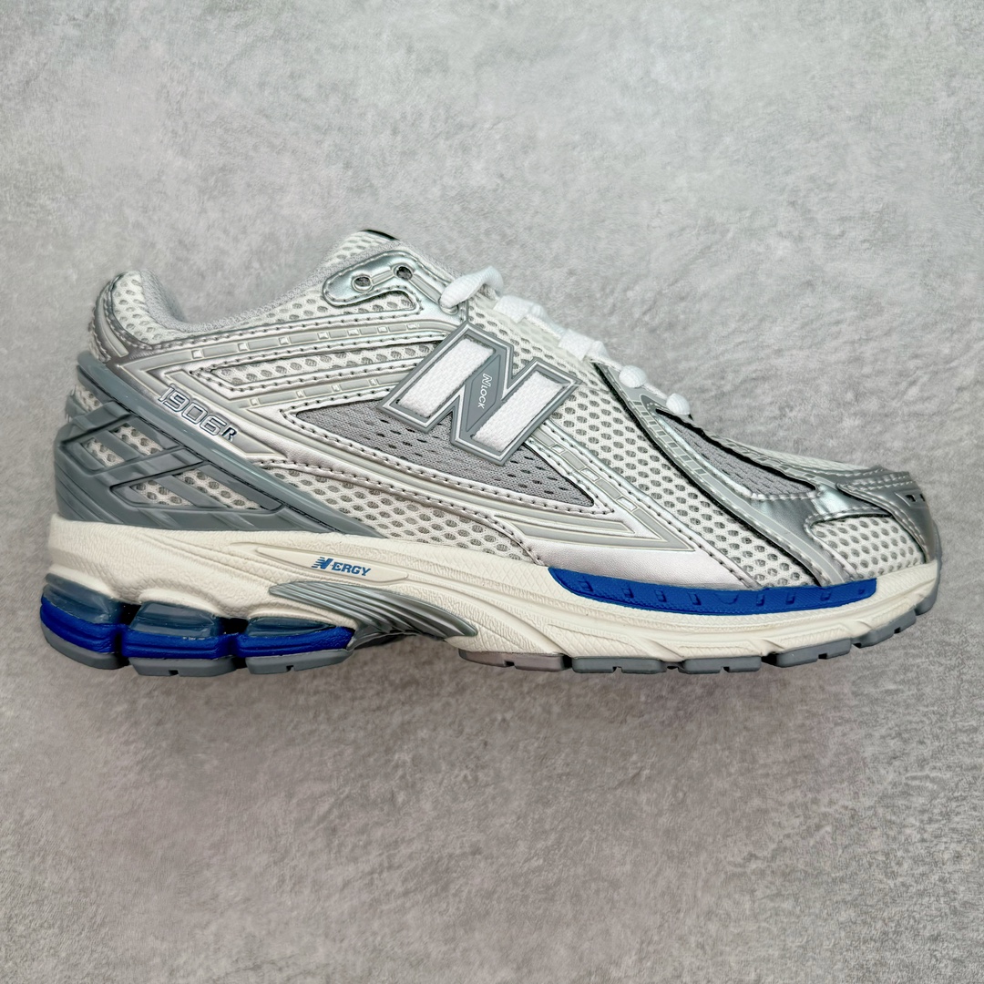 New Balance M1906R NB新百伦系列复古老爹风休闲运动慢跑鞋 采用轻质牛剖革拼接透气网眼衬垫织物鞋面材质 T-Beam大底提供足步弓支撑 保持步态稳定#后跟搭载外露缓震胶 鞋身整体以各种深浅不一的灰色覆盖 鞋头以淡蓝色调装饰，网眼衬垫通过不规律的色块实现做旧的美感 泛黄的鞋底更是进一步增添了复古气息 尺码：36 37 37.5 38 38.5 39.5 40 40.5 41.5 42 42.5 43 44 45-选品中心