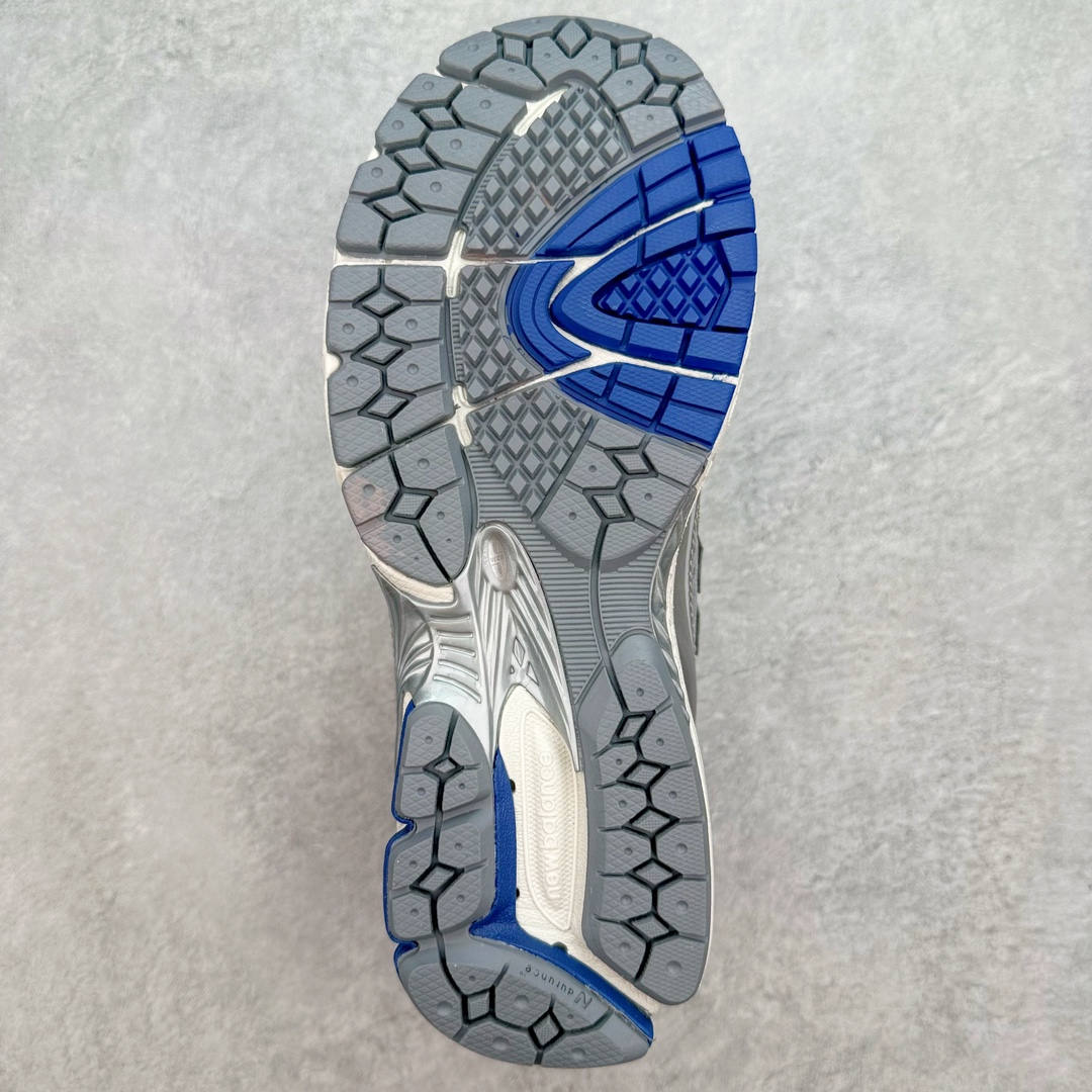 图片[9]-New Balance M1906R NB新百伦系列复古老爹风休闲运动慢跑鞋 采用轻质牛剖革拼接透气网眼衬垫织物鞋面材质 T-Beam大底提供足步弓支撑 保持步态稳定#后跟搭载外露缓震胶 鞋身整体以各种深浅不一的灰色覆盖 鞋头以淡蓝色调装饰，网眼衬垫通过不规律的色块实现做旧的美感 泛黄的鞋底更是进一步增添了复古气息 尺码：36 37 37.5 38 38.5 39.5 40 40.5 41.5 42 42.5 43 44 45-选品中心