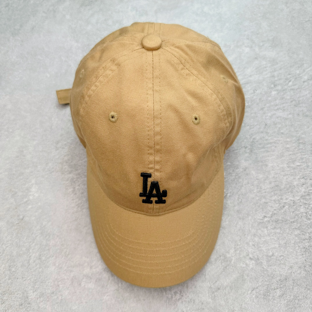 ＃越南正单清货 MLB CP77 字母刺绣软顶棉制鸭舌帽 男女同款明星同款 卡其色 32CP77011 尺寸55×61CM 目前百分百过验所有鉴定平台 过验所有鉴定师 承诺百分百越南正品代工厂出厂的东西 假一赔十 可过验线上所有鉴定平台 所有权威鉴定师 无包装无吊牌 可射得物 无配件直接无法鉴定退回 有吊牌可直接卖得物 纯正品的东西因为做不出达标的配件不能大批量卖得物 直接亏本白菜价格处理 库存1w+ 整个夏天不愁卖 展示渠道 狠狠拿捏客户的东西 价格又OK 非常合适-选品中心