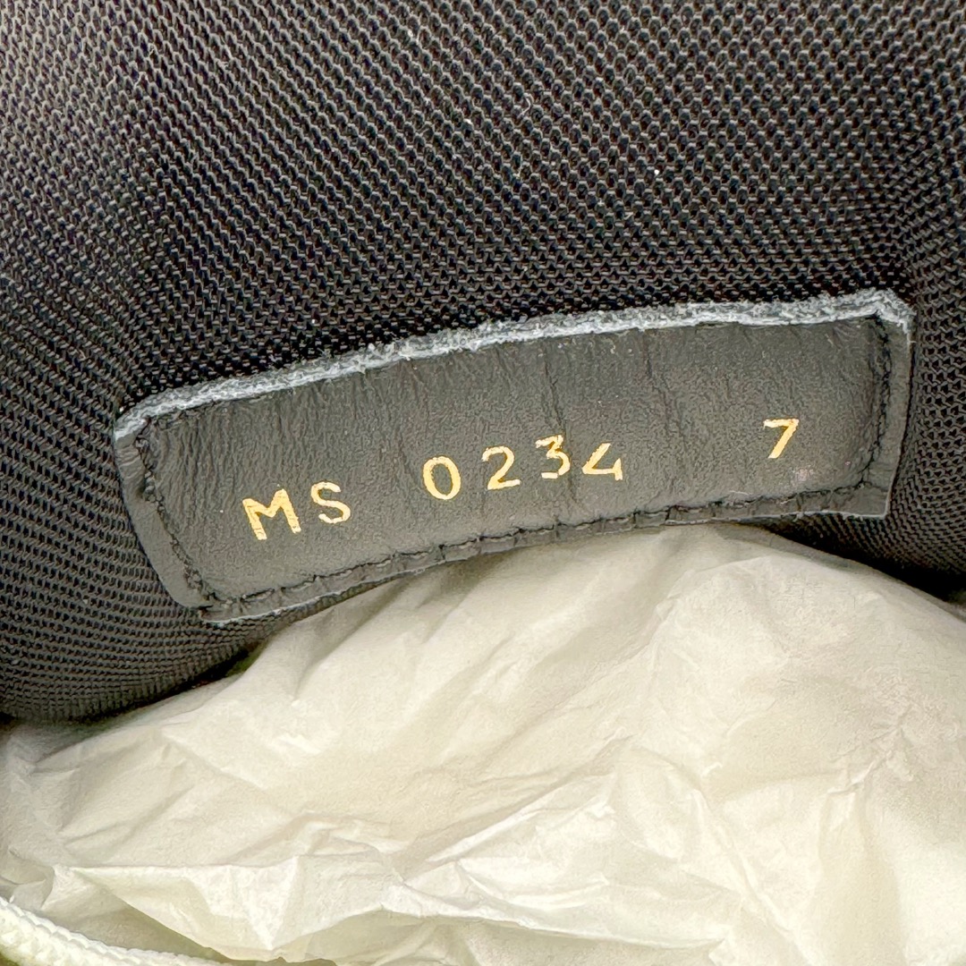 图片[11]-＃GD广顶 Louis Vuitton Trainer lv路易威登时装走秀运动时尚板鞋 外贸零售特供批次 2023全新纸板数据 印花高频效果碾压市面 市售天花板产物 耗时半年巨作 全套原厂新版原纸板楦头开发 原厂特供皮料加持 市场所有版本中综合最强的货品 GD实力大厂出品 全网最全配色更新最快 最成熟的做工稳定的品控 完美鞋型超高的清洁度 零毛边线头瑕疵 全套原楦原纸版原鞋开模 全网最具灵魂的版型 正确原装黄色鞋盒 正确中底印花 鞋面印花3D高频深度立体 全鞋电脑针车 紧密相连 针距密度一致 环保乳胶注塑鞋垫 厚度脚感还原原版 皮面裁剪部位 统一油边封口工艺 原装橡胶大底含胶量大底组合零偏差 专柜全套包装 防尘袋 说明书 质保卡 男女鞋 尺码：35 36 37 38 39 40 41 42 43 44 45-选品中心