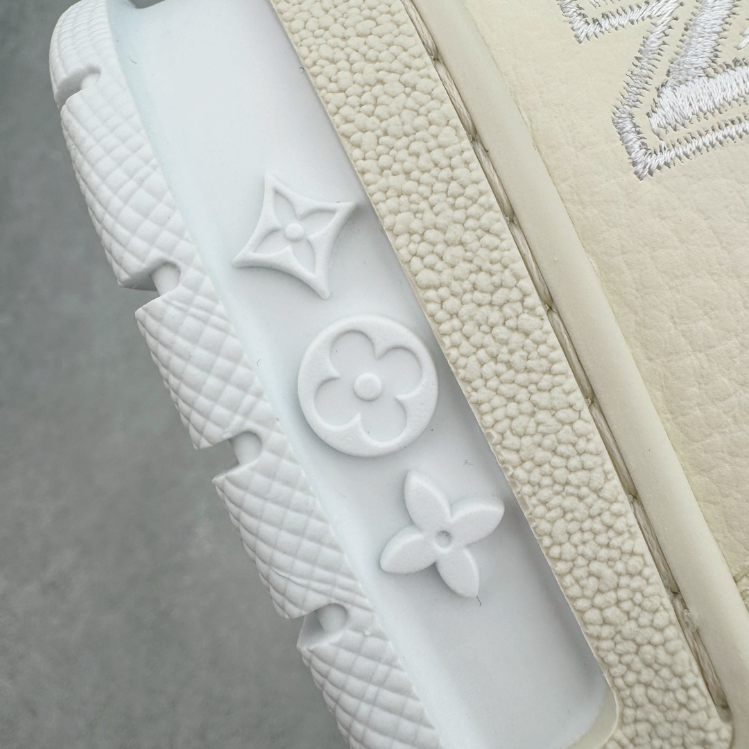 图片[14]-＃GD广顶 Louis Vuitton Trainer lv路易威登时装走秀运动时尚板鞋 外贸零售特供批次 2023全新纸板数据 印花高频效果碾压市面 市售天花板产物 耗时半年巨作 全套原厂新版原纸板楦头开发 原厂特供皮料加持 市场所有版本中综合最强的货品 GD实力大厂出品 全网最全配色更新最快 最成熟的做工稳定的品控 完美鞋型超高的清洁度 零毛边线头瑕疵 全套原楦原纸版原鞋开模 全网最具灵魂的版型 正确原装黄色鞋盒 正确中底印花 鞋面印花3D高频深度立体 全鞋电脑针车 紧密相连 针距密度一致 环保乳胶注塑鞋垫 厚度脚感还原原版 皮面裁剪部位 统一油边封口工艺 原装橡胶大底含胶量大底组合零偏差 专柜全套包装 防尘袋 说明书 质保卡 男女鞋 尺码：35 36 37 38 39 40 41 42 43 44 45-选品中心