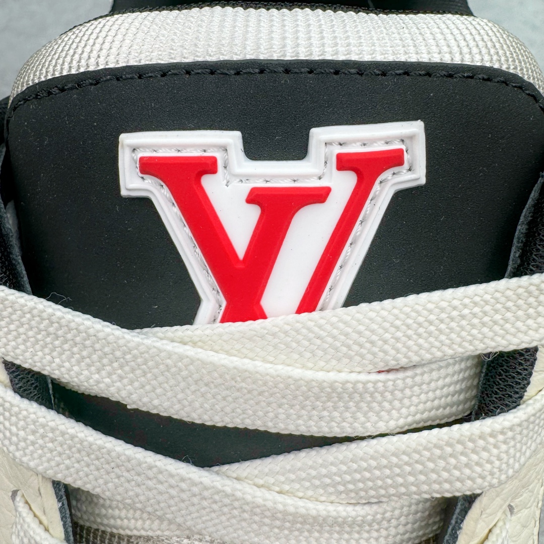 图片[17]-＃GD广顶 Louis Vuitton Trainer lv路易威登时装走秀运动时尚板鞋 外贸零售特供批次 2023全新纸板数据 印花高频效果碾压市面 市售天花板产物 耗时半年巨作 全套原厂新版原纸板楦头开发 原厂特供皮料加持 市场所有版本中综合最强的货品 GD实力大厂出品 全网最全配色更新最快 最成熟的做工稳定的品控 完美鞋型超高的清洁度 零毛边线头瑕疵 全套原楦原纸版原鞋开模 全网最具灵魂的版型 正确原装黄色鞋盒 正确中底印花 鞋面印花3D高频深度立体 全鞋电脑针车 紧密相连 针距密度一致 环保乳胶注塑鞋垫 厚度脚感还原原版 皮面裁剪部位 统一油边封口工艺 原装橡胶大底含胶量大底组合零偏差 专柜全套包装 防尘袋 说明书 质保卡 男女鞋 尺码：35 36 37 38 39 40 41 42 43 44 45-选品中心