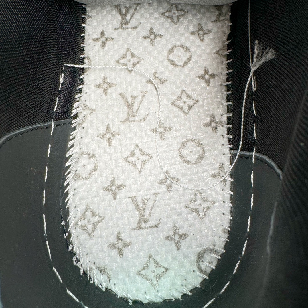 图片[10]-＃GD广顶 Louis Vuitton Trainer lv路易威登时装走秀运动时尚板鞋 外贸零售特供批次 2023全新纸板数据 印花高频效果碾压市面 市售天花板产物 耗时半年巨作 全套原厂新版原纸板楦头开发 原厂特供皮料加持 市场所有版本中综合最强的货品 GD实力大厂出品 全网最全配色更新最快 最成熟的做工稳定的品控 完美鞋型超高的清洁度 零毛边线头瑕疵 全套原楦原纸版原鞋开模 全网最具灵魂的版型 正确原装黄色鞋盒 正确中底印花 鞋面印花3D高频深度立体 全鞋电脑针车 紧密相连 针距密度一致 环保乳胶注塑鞋垫 厚度脚感还原原版 皮面裁剪部位 统一油边封口工艺 原装橡胶大底含胶量大底组合零偏差 专柜全套包装 防尘袋 说明书 质保卡 男女鞋 尺码：35 36 37 38 39 40 41 42 43 44 45-选品中心