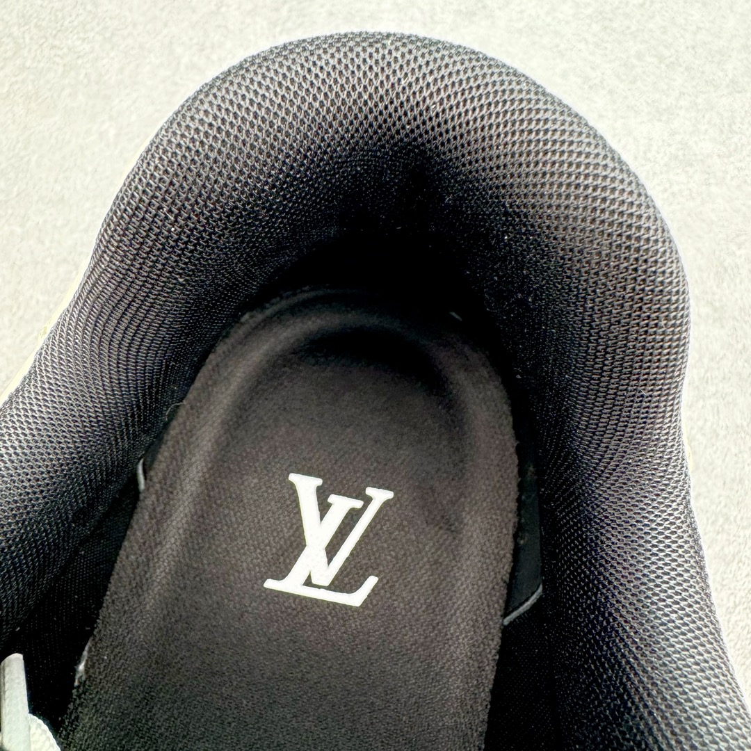 图片[16]-＃GD广顶 Louis Vuitton Trainer lv路易威登时装走秀运动时尚板鞋 外贸零售特供批次 2023全新纸板数据 印花高频效果碾压市面 市售天花板产物 耗时半年巨作 全套原厂新版原纸板楦头开发 原厂特供皮料加持 市场所有版本中综合最强的货品 GD实力大厂出品 全网最全配色更新最快 最成熟的做工稳定的品控 完美鞋型超高的清洁度 零毛边线头瑕疵 全套原楦原纸版原鞋开模 全网最具灵魂的版型 正确原装黄色鞋盒 正确中底印花 鞋面印花3D高频深度立体 全鞋电脑针车 紧密相连 针距密度一致 环保乳胶注塑鞋垫 厚度脚感还原原版 皮面裁剪部位 统一油边封口工艺 原装橡胶大底含胶量大底组合零偏差 专柜全套包装 防尘袋 说明书 质保卡 男女鞋 尺码：35 36 37 38 39 40 41 42 43 44 45-选品中心