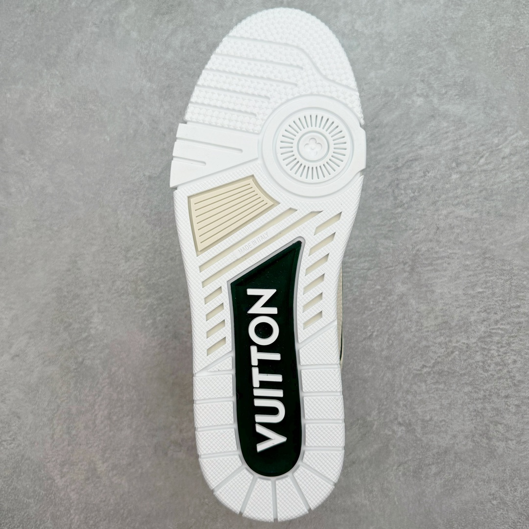 图片[9]-＃GD广顶 Louis Vuitton Trainer lv路易威登时装走秀运动时尚板鞋 外贸零售特供批次 2023全新纸板数据 印花高频效果碾压市面 市售天花板产物 耗时半年巨作 全套原厂新版原纸板楦头开发 原厂特供皮料加持 市场所有版本中综合最强的货品 GD实力大厂出品 全网最全配色更新最快 最成熟的做工稳定的品控 完美鞋型超高的清洁度 零毛边线头瑕疵 全套原楦原纸版原鞋开模 全网最具灵魂的版型 正确原装黄色鞋盒 正确中底印花 鞋面印花3D高频深度立体 全鞋电脑针车 紧密相连 针距密度一致 环保乳胶注塑鞋垫 厚度脚感还原原版 皮面裁剪部位 统一油边封口工艺 原装橡胶大底含胶量大底组合零偏差 专柜全套包装 防尘袋 说明书 质保卡 男女鞋 尺码：35 36 37 38 39 40 41 42 43 44 45-选品中心