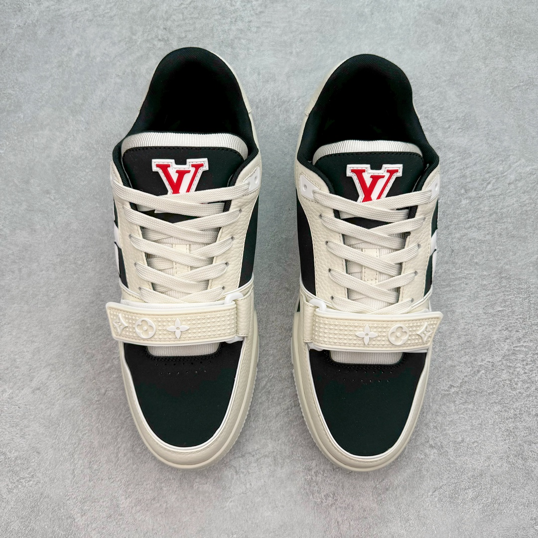 图片[2]-＃GD广顶 Louis Vuitton Trainer lv路易威登时装走秀运动时尚板鞋 外贸零售特供批次 2023全新纸板数据 印花高频效果碾压市面 市售天花板产物 耗时半年巨作 全套原厂新版原纸板楦头开发 原厂特供皮料加持 市场所有版本中综合最强的货品 GD实力大厂出品 全网最全配色更新最快 最成熟的做工稳定的品控 完美鞋型超高的清洁度 零毛边线头瑕疵 全套原楦原纸版原鞋开模 全网最具灵魂的版型 正确原装黄色鞋盒 正确中底印花 鞋面印花3D高频深度立体 全鞋电脑针车 紧密相连 针距密度一致 环保乳胶注塑鞋垫 厚度脚感还原原版 皮面裁剪部位 统一油边封口工艺 原装橡胶大底含胶量大底组合零偏差 专柜全套包装 防尘袋 说明书 质保卡 男女鞋 尺码：35 36 37 38 39 40 41 42 43 44 45-选品中心