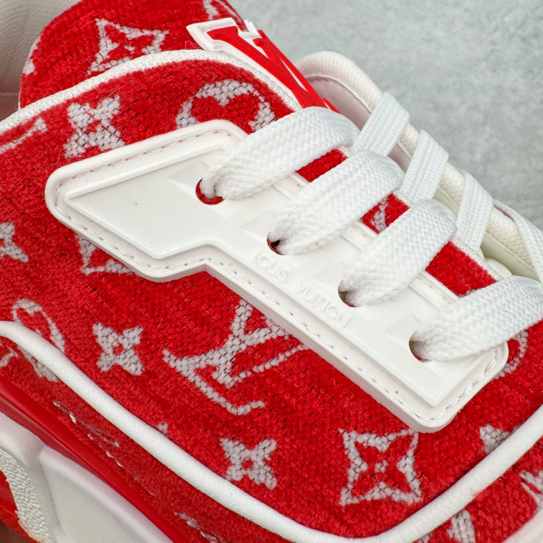 图片[14]-＃GD广顶 Louis Vuitton Trainer lv路易威登时装走秀运动时尚板鞋 外贸零售特供批次 2023全新纸板数据 印花高频效果碾压市面 市售天花板产物 耗时半年巨作 全套原厂新版原纸板楦头开发 原厂特供皮料加持 市场所有版本中综合最强的货品 GD实力大厂出品 全网最全配色更新最快 最成熟的做工稳定的品控 完美鞋型超高的清洁度 零毛边线头瑕疵 全套原楦原纸版原鞋开模 全网最具灵魂的版型 正确原装黄色鞋盒 正确中底印花 鞋面印花3D高频深度立体 全鞋电脑针车 紧密相连 针距密度一致 环保乳胶注塑鞋垫 厚度脚感还原原版 皮面裁剪部位 统一油边封口工艺 原装橡胶大底含胶量大底组合零偏差 专柜全套包装 防尘袋 说明书 质保卡 男女鞋 尺码：35 36 37 38 39 40 41 42 43 44 45-选品中心