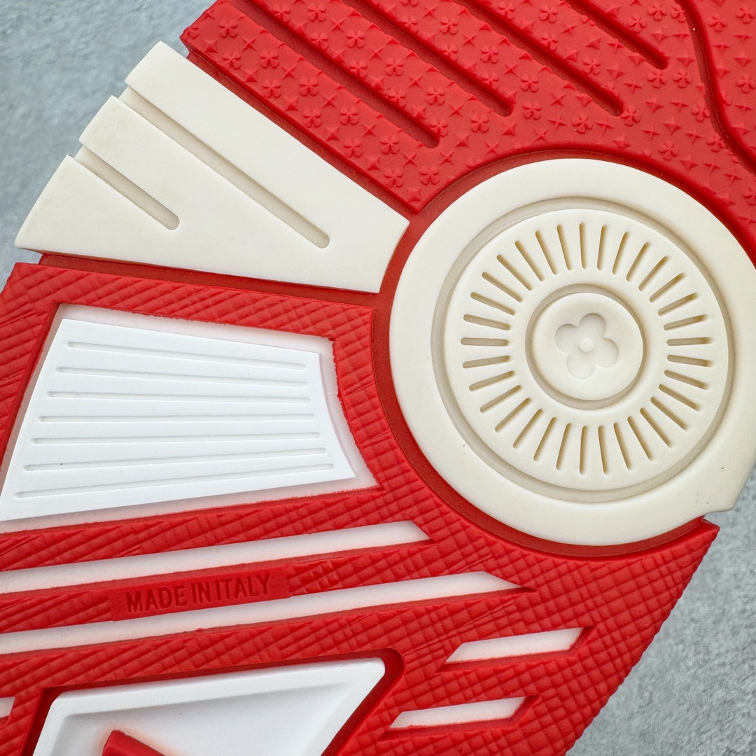 图片[18]-＃GD广顶 Louis Vuitton Trainer lv路易威登时装走秀运动时尚板鞋 外贸零售特供批次 2023全新纸板数据 印花高频效果碾压市面 市售天花板产物 耗时半年巨作 全套原厂新版原纸板楦头开发 原厂特供皮料加持 市场所有版本中综合最强的货品 GD实力大厂出品 全网最全配色更新最快 最成熟的做工稳定的品控 完美鞋型超高的清洁度 零毛边线头瑕疵 全套原楦原纸版原鞋开模 全网最具灵魂的版型 正确原装黄色鞋盒 正确中底印花 鞋面印花3D高频深度立体 全鞋电脑针车 紧密相连 针距密度一致 环保乳胶注塑鞋垫 厚度脚感还原原版 皮面裁剪部位 统一油边封口工艺 原装橡胶大底含胶量大底组合零偏差 专柜全套包装 防尘袋 说明书 质保卡 男女鞋 尺码：35 36 37 38 39 40 41 42 43 44 45-选品中心