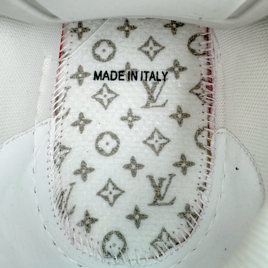 图片[22]-＃GD广顶 Louis Vuitton Trainer lv路易威登时装走秀运动时尚板鞋 外贸零售特供批次 2023全新纸板数据 印花高频效果碾压市面 市售天花板产物 耗时半年巨作 全套原厂新版原纸板楦头开发 原厂特供皮料加持 市场所有版本中综合最强的货品 GD实力大厂出品 全网最全配色更新最快 最成熟的做工稳定的品控 完美鞋型超高的清洁度 零毛边线头瑕疵 全套原楦原纸版原鞋开模 全网最具灵魂的版型 正确原装黄色鞋盒 正确中底印花 鞋面印花3D高频深度立体 全鞋电脑针车 紧密相连 针距密度一致 环保乳胶注塑鞋垫 厚度脚感还原原版 皮面裁剪部位 统一油边封口工艺 原装橡胶大底含胶量大底组合零偏差 专柜全套包装 防尘袋 说明书 质保卡 男女鞋 尺码：35 36 37 38 39 40 41 42 43 44 45-选品中心