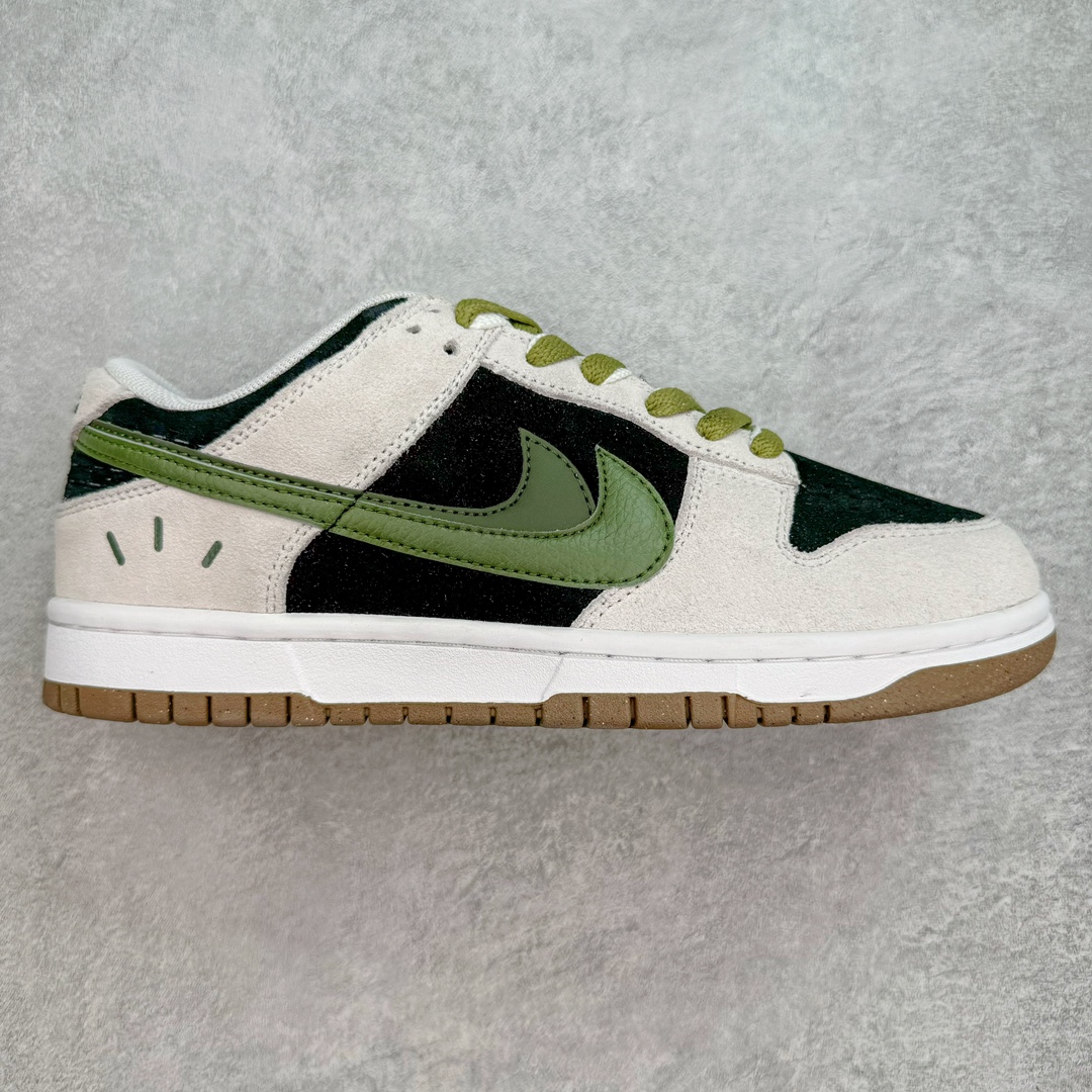 图片[7]-＃yh纯原福利 NK Dunk Low SE 85 双钩复古休闲板鞋 DO9457 口碑大厂出品 品控大底版型不断改良更新品质稳定 全套原纸板楦头开发 确保原汁原味 完美呈现DUNK版型 原厂玻璃冲刀 超高清洁度 全鞋零毛边皮料切割 采用绒面革材质 鞋身左右侧均配有皮革质双 Swoosh 兰色搭配上白色 85年纪念标放在鞋舌的位置 简洁干净的配色设计 绝对是日常出街上脚的不二选择 尺码：36 36.5 37.5 38 38.5 39 40 40.5 41 42 42.5 43 44 44.5 45 46-选品中心