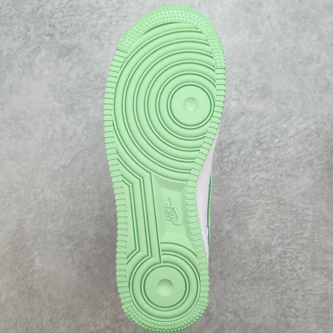 图片[8]-＃福利特价 NK Air Force 1´07 Low 空军一号低帮百搭休闲运动板鞋 柔软、弹性十足的缓震性能和出色的中底设计 横跨复古与现代的外型结合 造就出风靡全球三十多年的Force 1 直到今天还深受青睐 尺码：35.5 36 36.5 37.5 38 38.5 39 40 40.5 41 42 42.5 43 44 44.5 45-选品中心