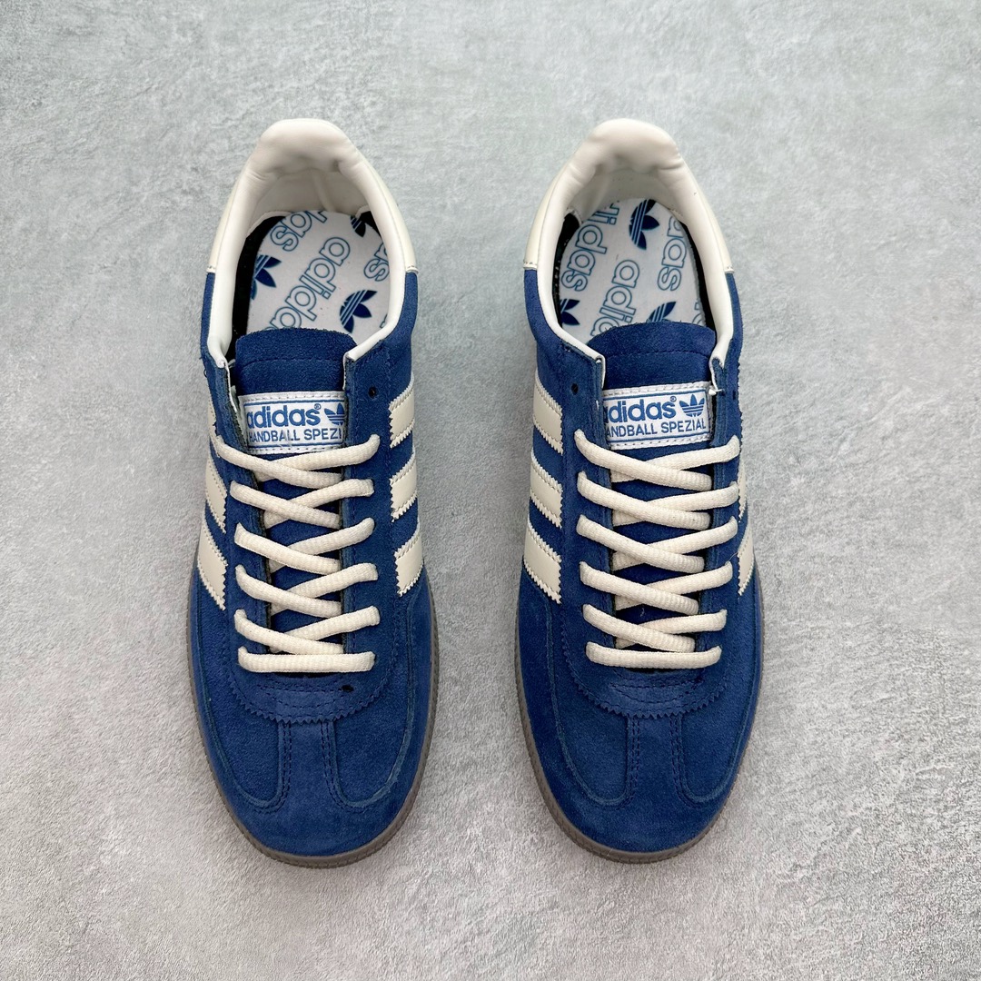 图片[2]-AD Originals Handball SPZL 手球运动员系列百搭休闲运动板鞋 IF7087 这款来自阿迪达斯的这款HANDBALL SPZL前身是一双手球运动鞋，这一次拿来复刻，所以鞋面的主要色彩选用了黑色， 鞋面外侧除了Spezial字母之外还有三叶草标志。Handball SPZL作为复古手球训练鞋与作为室内足球鞋的Samba有着异曲同工之处，但是质感更为出众的鞋身以及丰富的配色选择比起Samba来讲可以说是更胜一筹了！尺码：36 36⅔ 37⅓ 38 38⅔ 39⅓ 40 40⅔ 41⅓ 42 42⅔ 43⅓ 44 45-选品中心