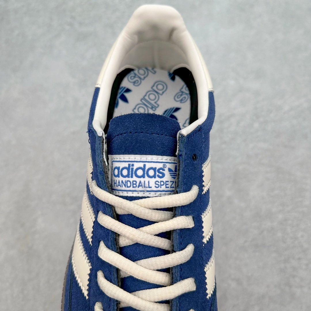图片[5]-AD Originals Handball SPZL 手球运动员系列百搭休闲运动板鞋 IF7087 这款来自阿迪达斯的这款HANDBALL SPZL前身是一双手球运动鞋，这一次拿来复刻，所以鞋面的主要色彩选用了黑色， 鞋面外侧除了Spezial字母之外还有三叶草标志。Handball SPZL作为复古手球训练鞋与作为室内足球鞋的Samba有着异曲同工之处，但是质感更为出众的鞋身以及丰富的配色选择比起Samba来讲可以说是更胜一筹了！尺码：36 36⅔ 37⅓ 38 38⅔ 39⅓ 40 40⅔ 41⅓ 42 42⅔ 43⅓ 44 45-选品中心