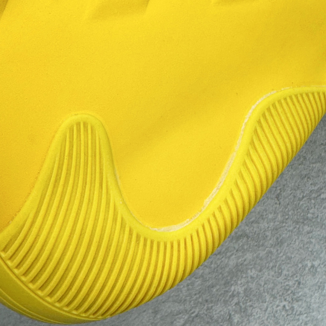 图片[11]-＃独家首发 AD Harden Vol.9 詹姆斯哈登九代签名篮球鞋 JH6486 整体依旧承袭着科幻的外观姿态，鞋侧三线采用类似抓痕的风格示人。搭配类似液态金属的配色光泽，第一眼看着就特别有速度感和战斗气息。鞋底方面，同样采用隐藏中底设定。而这一代的外底上翻的纹理更多，相信对快速摆脱、变向移动更有帮助。尺码：40 40.5 41 42 42.5 43 44 44.5 45 46 47.5-选品中心