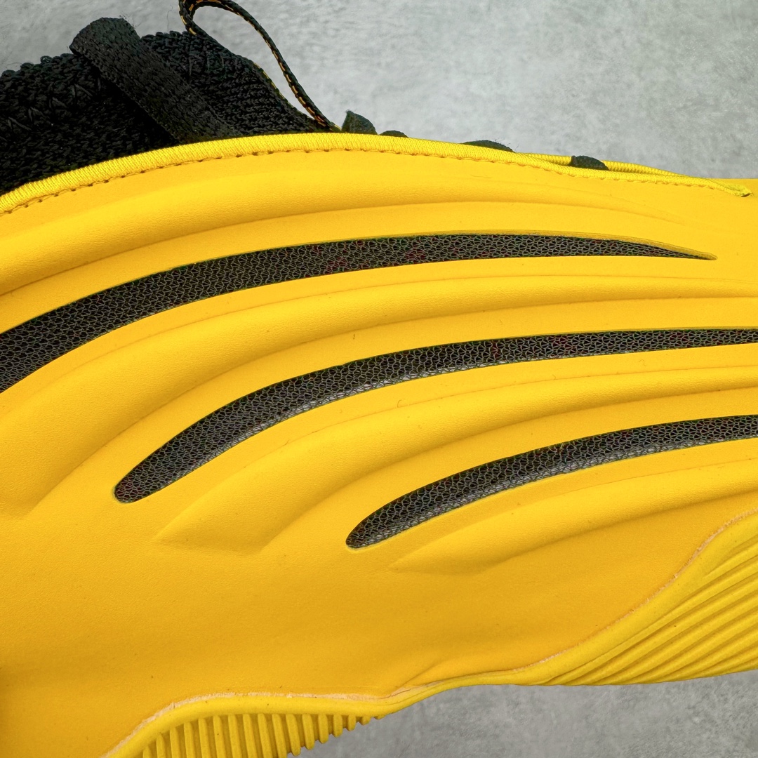 图片[14]-＃独家首发 AD Harden Vol.9 詹姆斯哈登九代签名篮球鞋 JH6486 整体依旧承袭着科幻的外观姿态，鞋侧三线采用类似抓痕的风格示人。搭配类似液态金属的配色光泽，第一眼看着就特别有速度感和战斗气息。鞋底方面，同样采用隐藏中底设定。而这一代的外底上翻的纹理更多，相信对快速摆脱、变向移动更有帮助。尺码：40 40.5 41 42 42.5 43 44 44.5 45 46 47.5-选品中心