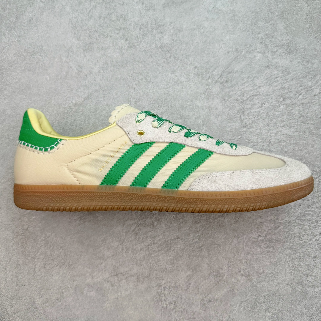 ＃PB福利特价 Wales Bonner x AD Originals Samba 桑巴舞系列绅士德训足球风百搭低帮休闲运动板鞋 联名米白绿 GY4344 口碑大厂出品 品控大底版型不断改良更新 全套原纸板楦头开发 确保原汁原味 完美呈现桑巴版型 一比一鞋头弧度高度鞋身弧度 此版本只针对中端市场 皮料材质有所更替 其他数据细节工艺流程均保持一致 绝不口嗨 细节品控鞋型随意对比 正确烫金高频细节 原装纳米超迁皮料 独家私模橡胶大底 原盒原配 这款桑巴鞋展示了高质量的工艺 带有装饰的超锁缝制和无缝的手感 柔软、柔软的皮革造型和标志性的3条纹完成了精致的外观 正规合身鞋带 鞋面上有绒面鞋垫 橡胶鞋底 享受正畸套筒软感 自50年代首次亮相以来就一直在赢得粉丝的青睐 尺码：36 36.5 37.5 38 38.5 39 40 40.5 41 42 42.5 43 44 44.5 45 46-选品中心