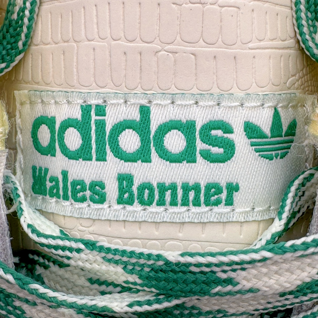 图片[13]-＃PB福利特价 Wales Bonner x AD Originals Samba 桑巴舞系列绅士德训足球风百搭低帮休闲运动板鞋 联名米白绿 GY4344 口碑大厂出品 品控大底版型不断改良更新 全套原纸板楦头开发 确保原汁原味 完美呈现桑巴版型 一比一鞋头弧度高度鞋身弧度 此版本只针对中端市场 皮料材质有所更替 其他数据细节工艺流程均保持一致 绝不口嗨 细节品控鞋型随意对比 正确烫金高频细节 原装纳米超迁皮料 独家私模橡胶大底 原盒原配 这款桑巴鞋展示了高质量的工艺 带有装饰的超锁缝制和无缝的手感 柔软、柔软的皮革造型和标志性的3条纹完成了精致的外观 正规合身鞋带 鞋面上有绒面鞋垫 橡胶鞋底 享受正畸套筒软感 自50年代首次亮相以来就一直在赢得粉丝的青睐 尺码：36 36.5 37.5 38 38.5 39 40 40.5 41 42 42.5 43 44 44.5 45 46-选品中心