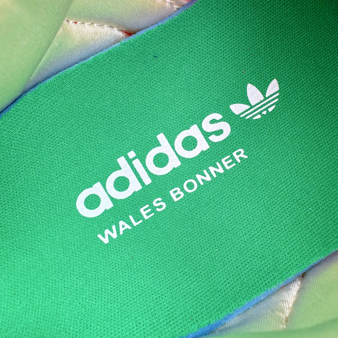 图片[15]-＃PB福利特价 Wales Bonner x AD Originals Samba 桑巴舞系列绅士德训足球风百搭低帮休闲运动板鞋 联名红色 GY6612 口碑大厂出品 品控大底版型不断改良更新 全套原纸板楦头开发 确保原汁原味 完美呈现桑巴版型 一比一鞋头弧度高度鞋身弧度 此版本只针对中端市场 皮料材质有所更替 其他数据细节工艺流程均保持一致 绝不口嗨 细节品控鞋型随意对比 正确烫金高频细节 原装纳米超迁皮料 独家私模橡胶大底 原盒原配 这款桑巴鞋展示了高质量的工艺 带有装饰的超锁缝制和无缝的手感 柔软、柔软的皮革造型和标志性的3条纹完成了精致的外观 正规合身鞋带 鞋面上有绒面鞋垫 橡胶鞋底 享受正畸套筒软感 自50年代首次亮相以来就一直在赢得粉丝的青睐 尺码：36 36.5 37.5 38 38.5 39 40 40.5 41 42 42.5 43 44 44.5 45 46-选品中心