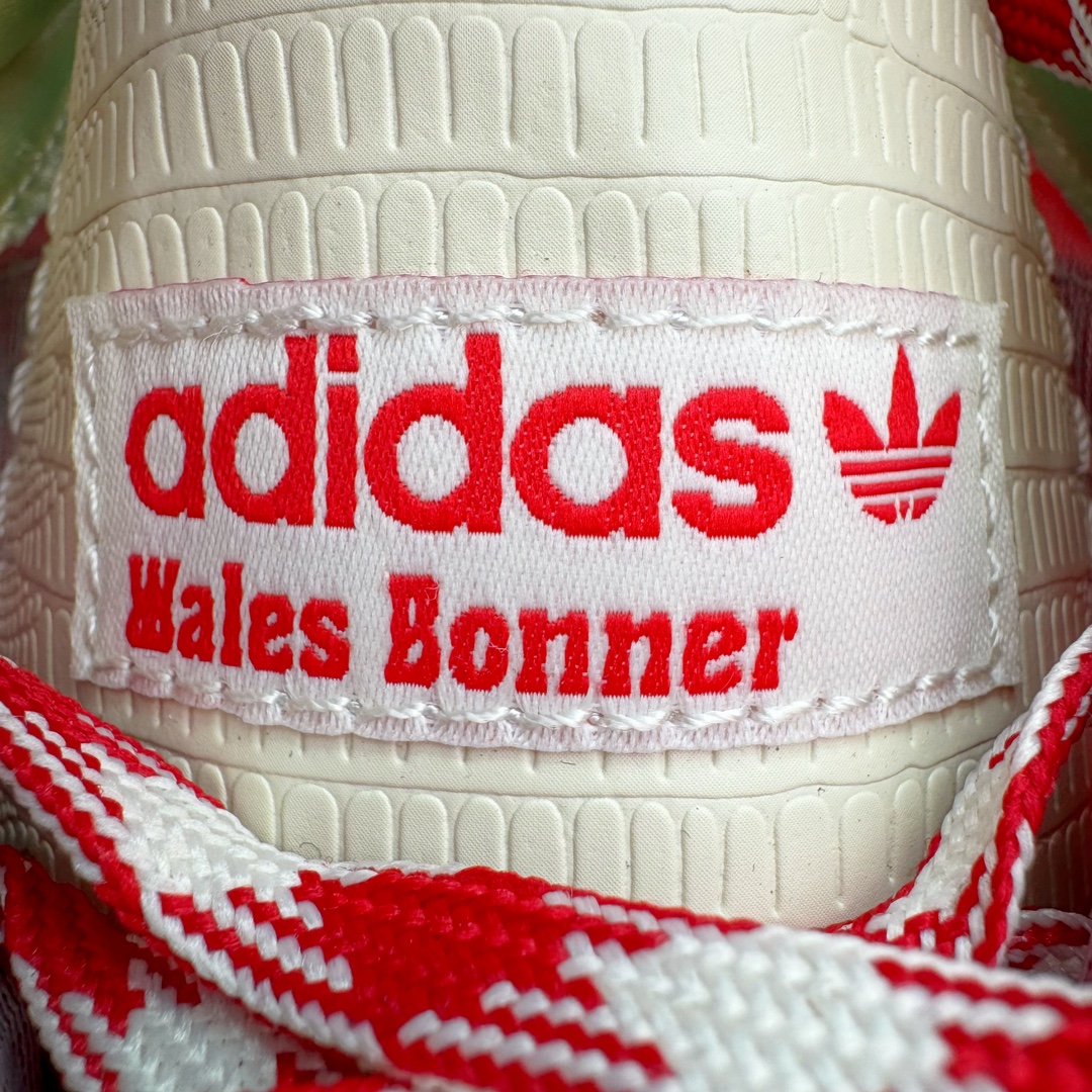 图片[13]-＃PB福利特价 Wales Bonner x AD Originals Samba 桑巴舞系列绅士德训足球风百搭低帮休闲运动板鞋 联名红色 GY6612 口碑大厂出品 品控大底版型不断改良更新 全套原纸板楦头开发 确保原汁原味 完美呈现桑巴版型 一比一鞋头弧度高度鞋身弧度 此版本只针对中端市场 皮料材质有所更替 其他数据细节工艺流程均保持一致 绝不口嗨 细节品控鞋型随意对比 正确烫金高频细节 原装纳米超迁皮料 独家私模橡胶大底 原盒原配 这款桑巴鞋展示了高质量的工艺 带有装饰的超锁缝制和无缝的手感 柔软、柔软的皮革造型和标志性的3条纹完成了精致的外观 正规合身鞋带 鞋面上有绒面鞋垫 橡胶鞋底 享受正畸套筒软感 自50年代首次亮相以来就一直在赢得粉丝的青睐 尺码：36 36.5 37.5 38 38.5 39 40 40.5 41 42 42.5 43 44 44.5 45 46-选品中心