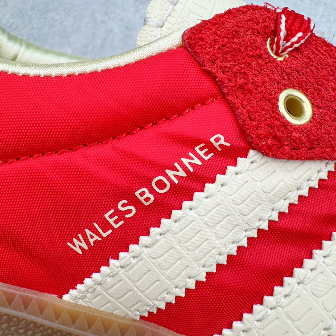 图片[19]-＃PB福利特价 Wales Bonner x AD Originals Samba 桑巴舞系列绅士德训足球风百搭低帮休闲运动板鞋 联名红色 GY6612 口碑大厂出品 品控大底版型不断改良更新 全套原纸板楦头开发 确保原汁原味 完美呈现桑巴版型 一比一鞋头弧度高度鞋身弧度 此版本只针对中端市场 皮料材质有所更替 其他数据细节工艺流程均保持一致 绝不口嗨 细节品控鞋型随意对比 正确烫金高频细节 原装纳米超迁皮料 独家私模橡胶大底 原盒原配 这款桑巴鞋展示了高质量的工艺 带有装饰的超锁缝制和无缝的手感 柔软、柔软的皮革造型和标志性的3条纹完成了精致的外观 正规合身鞋带 鞋面上有绒面鞋垫 橡胶鞋底 享受正畸套筒软感 自50年代首次亮相以来就一直在赢得粉丝的青睐 尺码：36 36.5 37.5 38 38.5 39 40 40.5 41 42 42.5 43 44 44.5 45 46-选品中心