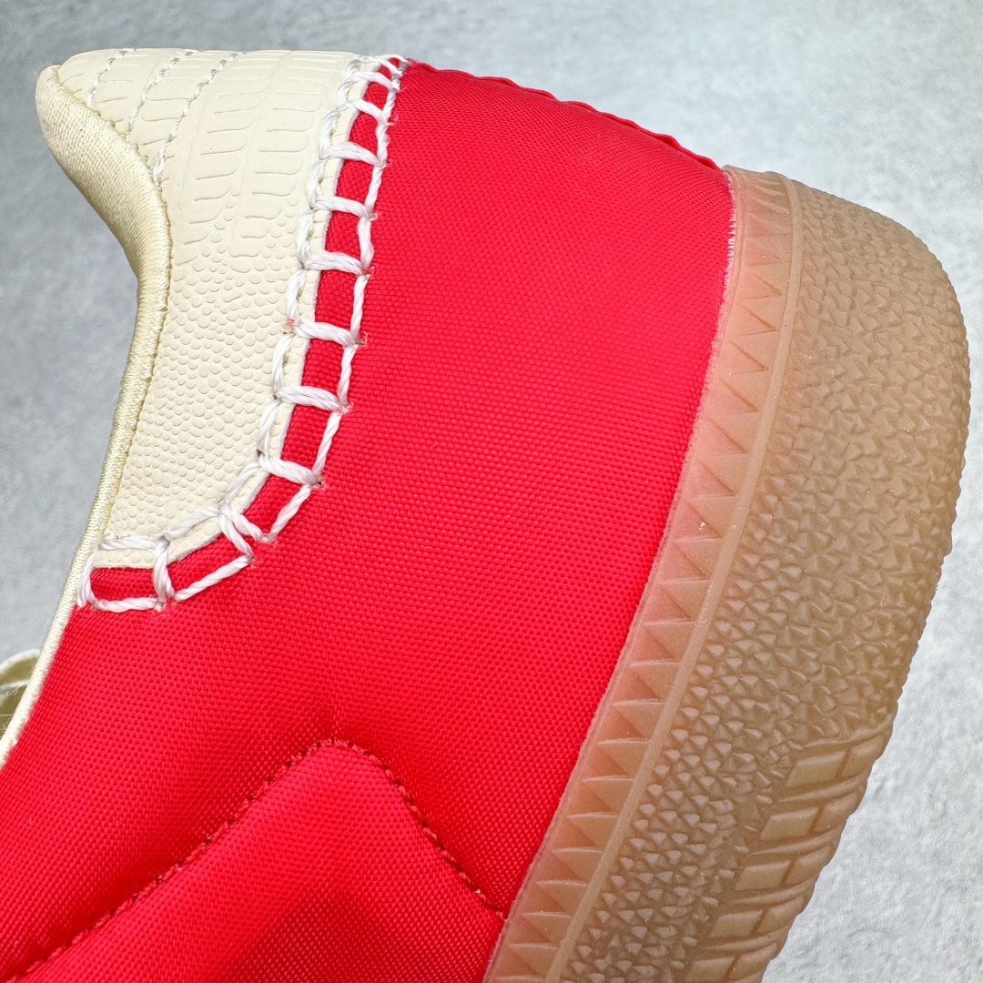 图片[16]-＃PB福利特价 Wales Bonner x AD Originals Samba 桑巴舞系列绅士德训足球风百搭低帮休闲运动板鞋 联名红色 GY6612 口碑大厂出品 品控大底版型不断改良更新 全套原纸板楦头开发 确保原汁原味 完美呈现桑巴版型 一比一鞋头弧度高度鞋身弧度 此版本只针对中端市场 皮料材质有所更替 其他数据细节工艺流程均保持一致 绝不口嗨 细节品控鞋型随意对比 正确烫金高频细节 原装纳米超迁皮料 独家私模橡胶大底 原盒原配 这款桑巴鞋展示了高质量的工艺 带有装饰的超锁缝制和无缝的手感 柔软、柔软的皮革造型和标志性的3条纹完成了精致的外观 正规合身鞋带 鞋面上有绒面鞋垫 橡胶鞋底 享受正畸套筒软感 自50年代首次亮相以来就一直在赢得粉丝的青睐 尺码：36 36.5 37.5 38 38.5 39 40 40.5 41 42 42.5 43 44 44.5 45 46-选品中心