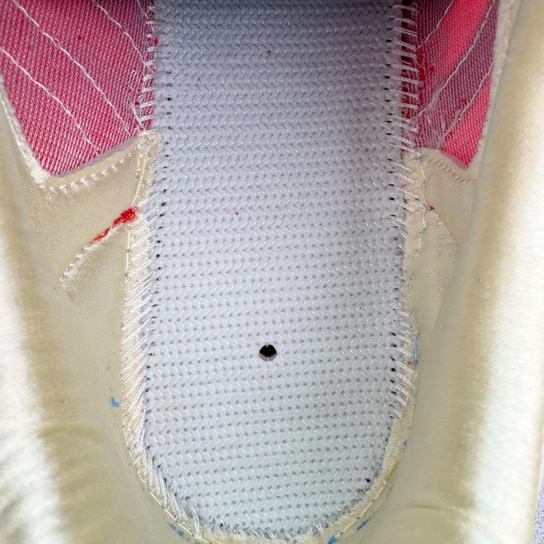 图片[10]-＃PB福利特价 Wales Bonner x AD Originals Samba 桑巴舞系列绅士德训足球风百搭低帮休闲运动板鞋 联名红色 GY6612 口碑大厂出品 品控大底版型不断改良更新 全套原纸板楦头开发 确保原汁原味 完美呈现桑巴版型 一比一鞋头弧度高度鞋身弧度 此版本只针对中端市场 皮料材质有所更替 其他数据细节工艺流程均保持一致 绝不口嗨 细节品控鞋型随意对比 正确烫金高频细节 原装纳米超迁皮料 独家私模橡胶大底 原盒原配 这款桑巴鞋展示了高质量的工艺 带有装饰的超锁缝制和无缝的手感 柔软、柔软的皮革造型和标志性的3条纹完成了精致的外观 正规合身鞋带 鞋面上有绒面鞋垫 橡胶鞋底 享受正畸套筒软感 自50年代首次亮相以来就一直在赢得粉丝的青睐 尺码：36 36.5 37.5 38 38.5 39 40 40.5 41 42 42.5 43 44 44.5 45 46-选品中心