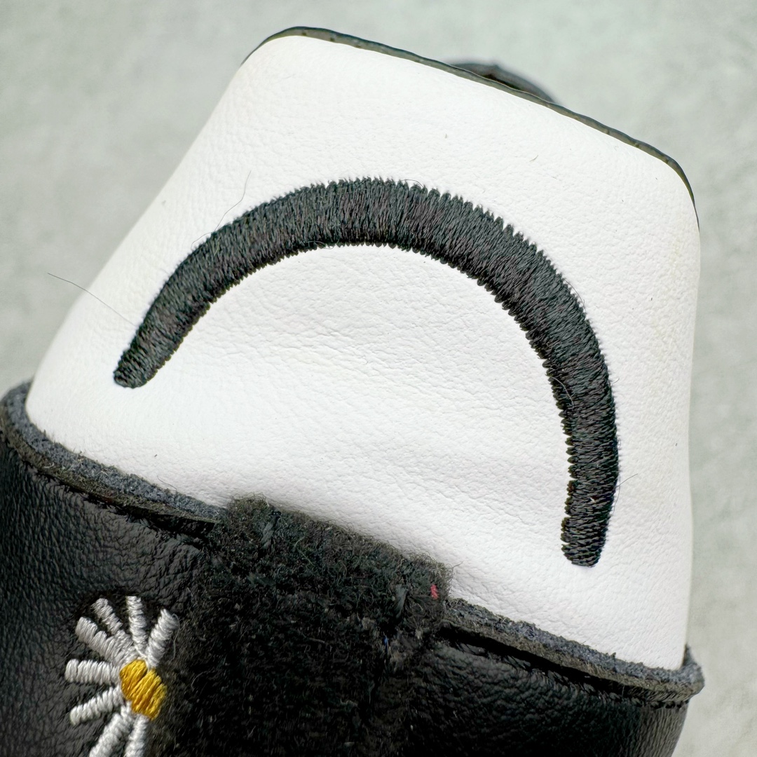 图片[14]-＃PB福利特价 FACE x Atmos x AD Original Samba OG 桑巴复古经典轻便板鞋 三方联名黑白 H03848 口碑大厂出品 品控大底版型不断改良更新 全套原纸板楦头开发 确保原汁原味 完美呈现桑巴版型 一比一鞋头弧度高度鞋身弧度 此版本只针对中端市场 皮料材质有所更替 其他数据细节工艺流程均保持一致 绝不口嗨 细节品控鞋型随意对比 正确烫金高频细节 原装纳米超迁皮料 独家私模橡胶大底 原盒原配 这款桑巴鞋展示了高质量的工艺 带有装饰的超锁缝制和无缝的手感 柔软、柔软的皮革造型和标志性的3条纹完成了精致的外观 正规合身鞋带 鞋面上有绒面鞋垫 橡胶鞋底 享受正畸套筒软感 自50年代首次亮相以来就一直在赢得粉丝的青睐 尺码：36 36.5 37.5 38 38.5 39 40 40.5 41 42 42.5 43 44 44.5 45 46-选品中心