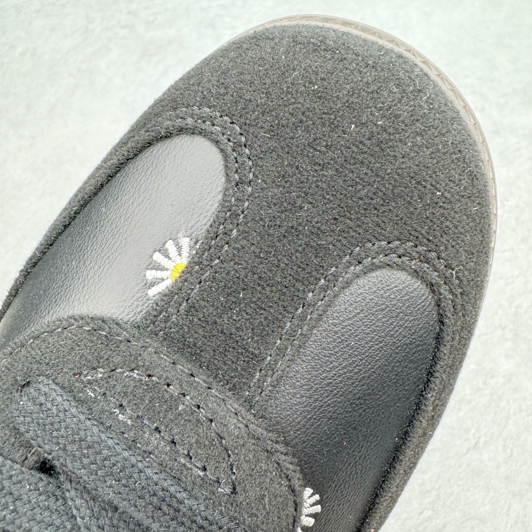 图片[17]-＃PB福利特价 FACE x Atmos x AD Original Samba OG 桑巴复古经典轻便板鞋 三方联名黑白 H03848 口碑大厂出品 品控大底版型不断改良更新 全套原纸板楦头开发 确保原汁原味 完美呈现桑巴版型 一比一鞋头弧度高度鞋身弧度 此版本只针对中端市场 皮料材质有所更替 其他数据细节工艺流程均保持一致 绝不口嗨 细节品控鞋型随意对比 正确烫金高频细节 原装纳米超迁皮料 独家私模橡胶大底 原盒原配 这款桑巴鞋展示了高质量的工艺 带有装饰的超锁缝制和无缝的手感 柔软、柔软的皮革造型和标志性的3条纹完成了精致的外观 正规合身鞋带 鞋面上有绒面鞋垫 橡胶鞋底 享受正畸套筒软感 自50年代首次亮相以来就一直在赢得粉丝的青睐 尺码：36 36.5 37.5 38 38.5 39 40 40.5 41 42 42.5 43 44 44.5 45 46-选品中心