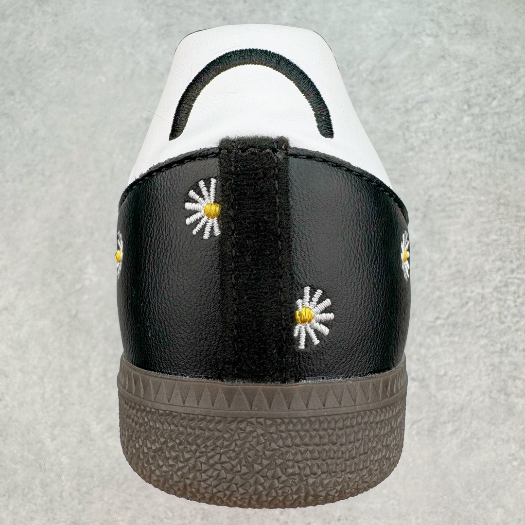 图片[8]-＃PB福利特价 FACE x Atmos x AD Original Samba OG 桑巴复古经典轻便板鞋 三方联名黑白 H03848 口碑大厂出品 品控大底版型不断改良更新 全套原纸板楦头开发 确保原汁原味 完美呈现桑巴版型 一比一鞋头弧度高度鞋身弧度 此版本只针对中端市场 皮料材质有所更替 其他数据细节工艺流程均保持一致 绝不口嗨 细节品控鞋型随意对比 正确烫金高频细节 原装纳米超迁皮料 独家私模橡胶大底 原盒原配 这款桑巴鞋展示了高质量的工艺 带有装饰的超锁缝制和无缝的手感 柔软、柔软的皮革造型和标志性的3条纹完成了精致的外观 正规合身鞋带 鞋面上有绒面鞋垫 橡胶鞋底 享受正畸套筒软感 自50年代首次亮相以来就一直在赢得粉丝的青睐 尺码：36 36.5 37.5 38 38.5 39 40 40.5 41 42 42.5 43 44 44.5 45 46-选品中心