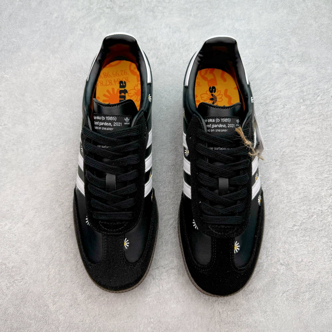 图片[2]-＃PB福利特价 FACE x Atmos x AD Original Samba OG 桑巴复古经典轻便板鞋 三方联名黑白 H03848 口碑大厂出品 品控大底版型不断改良更新 全套原纸板楦头开发 确保原汁原味 完美呈现桑巴版型 一比一鞋头弧度高度鞋身弧度 此版本只针对中端市场 皮料材质有所更替 其他数据细节工艺流程均保持一致 绝不口嗨 细节品控鞋型随意对比 正确烫金高频细节 原装纳米超迁皮料 独家私模橡胶大底 原盒原配 这款桑巴鞋展示了高质量的工艺 带有装饰的超锁缝制和无缝的手感 柔软、柔软的皮革造型和标志性的3条纹完成了精致的外观 正规合身鞋带 鞋面上有绒面鞋垫 橡胶鞋底 享受正畸套筒软感 自50年代首次亮相以来就一直在赢得粉丝的青睐 尺码：36 36.5 37.5 38 38.5 39 40 40.5 41 42 42.5 43 44 44.5 45 46-选品中心