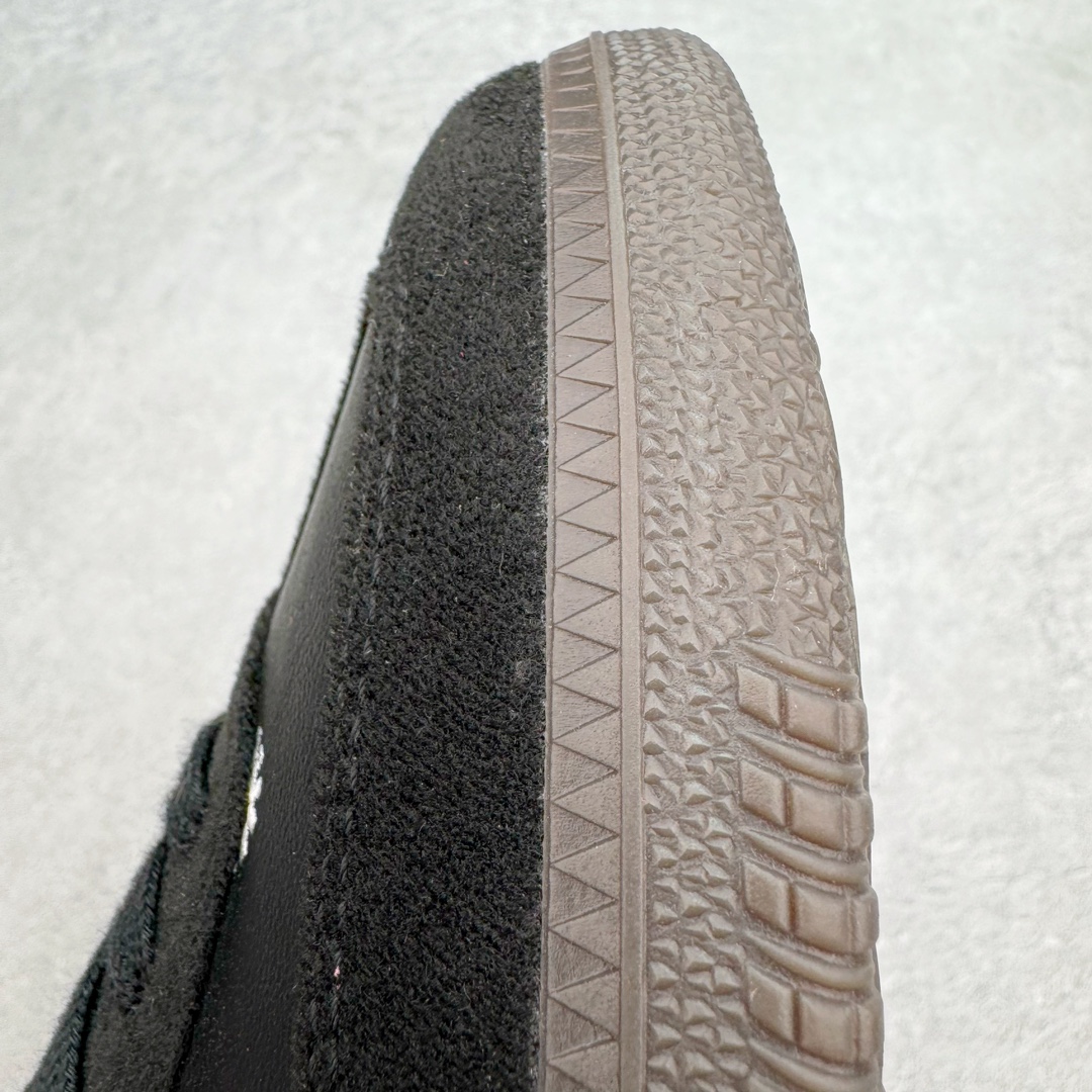 图片[18]-＃PB福利特价 FACE x Atmos x AD Original Samba OG 桑巴复古经典轻便板鞋 三方联名黑白 H03848 口碑大厂出品 品控大底版型不断改良更新 全套原纸板楦头开发 确保原汁原味 完美呈现桑巴版型 一比一鞋头弧度高度鞋身弧度 此版本只针对中端市场 皮料材质有所更替 其他数据细节工艺流程均保持一致 绝不口嗨 细节品控鞋型随意对比 正确烫金高频细节 原装纳米超迁皮料 独家私模橡胶大底 原盒原配 这款桑巴鞋展示了高质量的工艺 带有装饰的超锁缝制和无缝的手感 柔软、柔软的皮革造型和标志性的3条纹完成了精致的外观 正规合身鞋带 鞋面上有绒面鞋垫 橡胶鞋底 享受正畸套筒软感 自50年代首次亮相以来就一直在赢得粉丝的青睐 尺码：36 36.5 37.5 38 38.5 39 40 40.5 41 42 42.5 43 44 44.5 45 46-选品中心