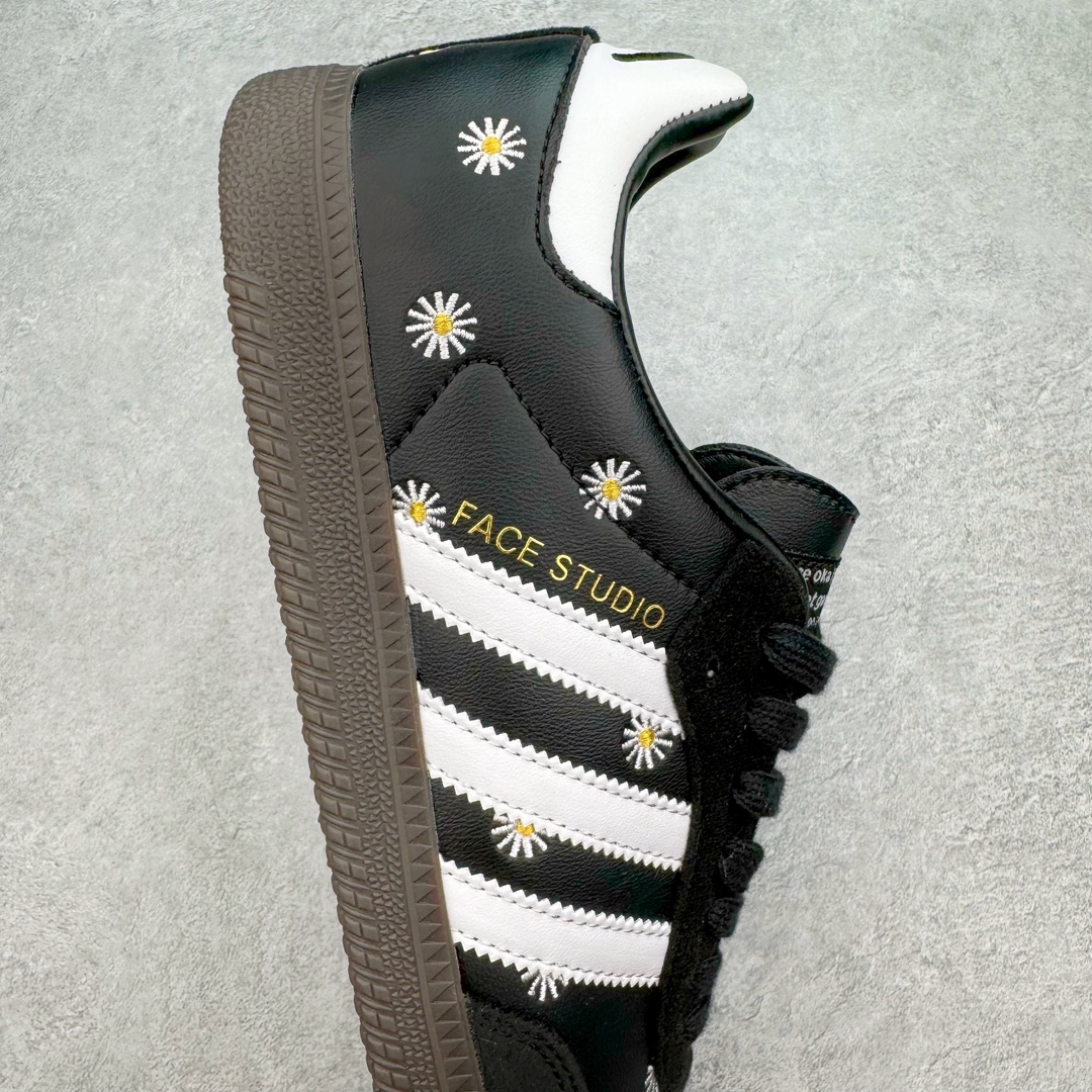 图片[6]-＃PB福利特价 FACE x Atmos x AD Original Samba OG 桑巴复古经典轻便板鞋 三方联名黑白 H03848 口碑大厂出品 品控大底版型不断改良更新 全套原纸板楦头开发 确保原汁原味 完美呈现桑巴版型 一比一鞋头弧度高度鞋身弧度 此版本只针对中端市场 皮料材质有所更替 其他数据细节工艺流程均保持一致 绝不口嗨 细节品控鞋型随意对比 正确烫金高频细节 原装纳米超迁皮料 独家私模橡胶大底 原盒原配 这款桑巴鞋展示了高质量的工艺 带有装饰的超锁缝制和无缝的手感 柔软、柔软的皮革造型和标志性的3条纹完成了精致的外观 正规合身鞋带 鞋面上有绒面鞋垫 橡胶鞋底 享受正畸套筒软感 自50年代首次亮相以来就一直在赢得粉丝的青睐 尺码：36 36.5 37.5 38 38.5 39 40 40.5 41 42 42.5 43 44 44.5 45 46-选品中心