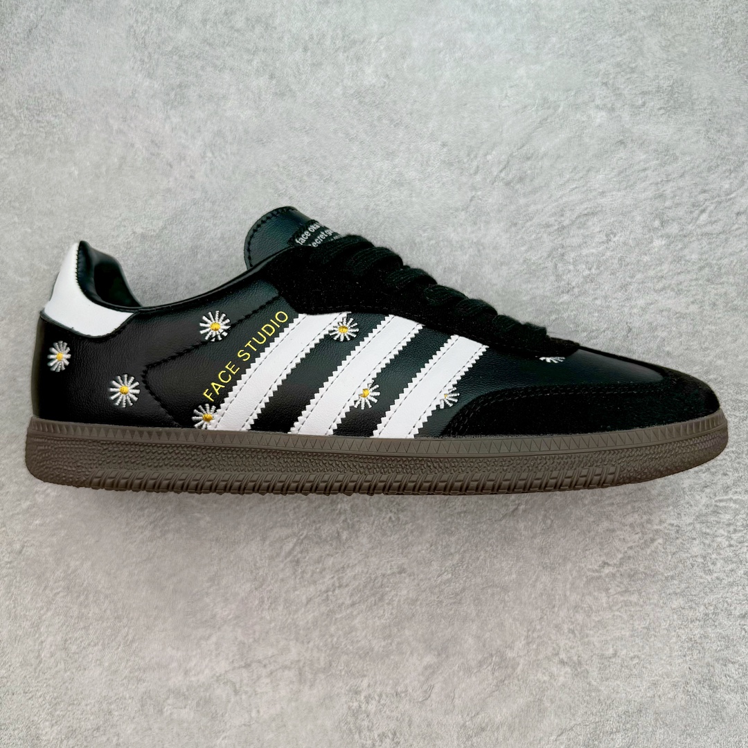 ＃PB福利特价 FACE x Atmos x AD Original Samba OG 桑巴复古经典轻便板鞋 三方联名黑白 H03848 口碑大厂出品 品控大底版型不断改良更新 全套原纸板楦头开发 确保原汁原味 完美呈现桑巴版型 一比一鞋头弧度高度鞋身弧度 此版本只针对中端市场 皮料材质有所更替 其他数据细节工艺流程均保持一致 绝不口嗨 细节品控鞋型随意对比 正确烫金高频细节 原装纳米超迁皮料 独家私模橡胶大底 原盒原配 这款桑巴鞋展示了高质量的工艺 带有装饰的超锁缝制和无缝的手感 柔软、柔软的皮革造型和标志性的3条纹完成了精致的外观 正规合身鞋带 鞋面上有绒面鞋垫 橡胶鞋底 享受正畸套筒软感 自50年代首次亮相以来就一直在赢得粉丝的青睐 尺码：36 36.5 37.5 38 38.5 39 40 40.5 41 42 42.5 43 44 44.5 45 46-选品中心