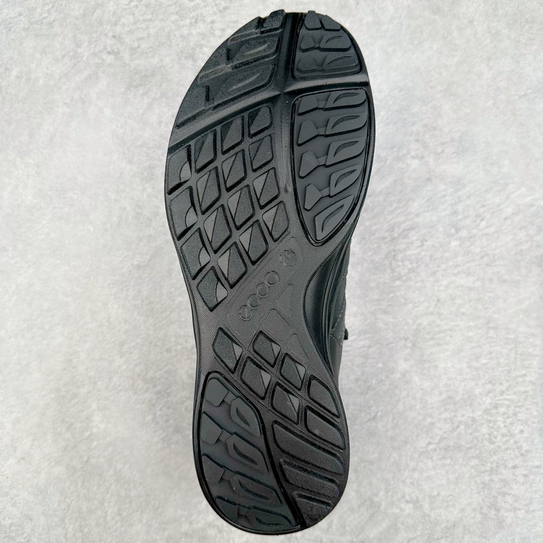 图片[9]-ECCO爱步2024年新款户外鞋防水透气越野跑鞋 健步踪迹系列 鞋面设有GORE-TEX防水薄膜 给你贴心防水保护 防水透气 直接注塑工艺连接鞋面与鞋底 一体成型 合脚稳固 BIOM自然律动科技鞋楦 符合人体工学 长效缓震带来裸足体验 橡胶大底 结合橡胶凸起鞋钉设计 适应多种地形 提供强劲抓地力与耐磨性 稳定支撑 越野无束 尺码：39 40 41 42 43 44（正常码）-选品中心