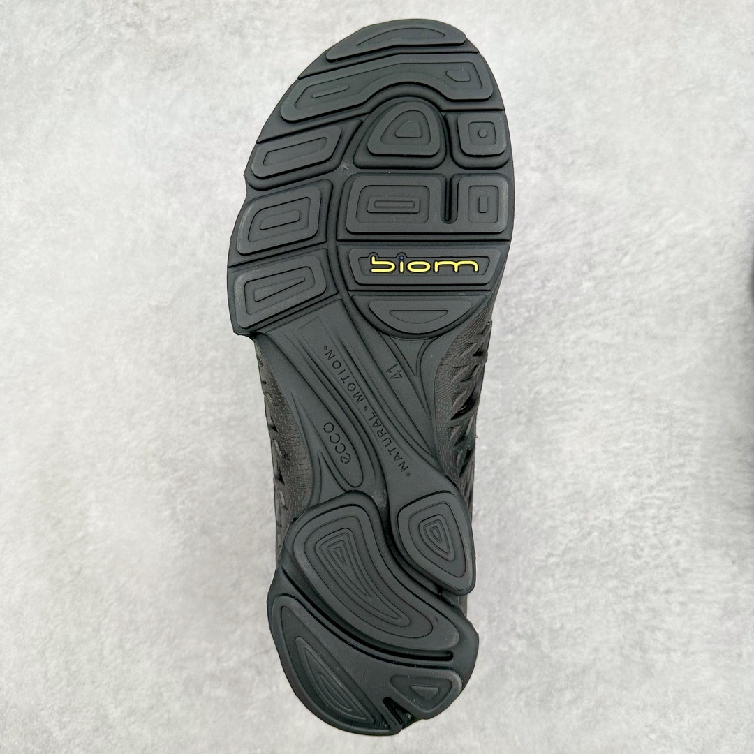 图片[9]-ECCO爱步2024年新款户外鞋防水透气越野跑鞋 健步踪迹系列 鞋面设有GORE-TEX防水薄膜 给你贴心防水保护 防水透气 直接注塑工艺连接鞋面与鞋底 一体成型 合脚稳固 BIOM自然律动科技鞋楦 符合人体工学 长效缓震带来裸足体验 橡胶大底 结合橡胶凸起鞋钉设计 适应多种地形 提供强劲抓地力与耐磨性 稳定支撑 越野无束 尺码：39 40 41 42 43 44（正常码）-选品中心