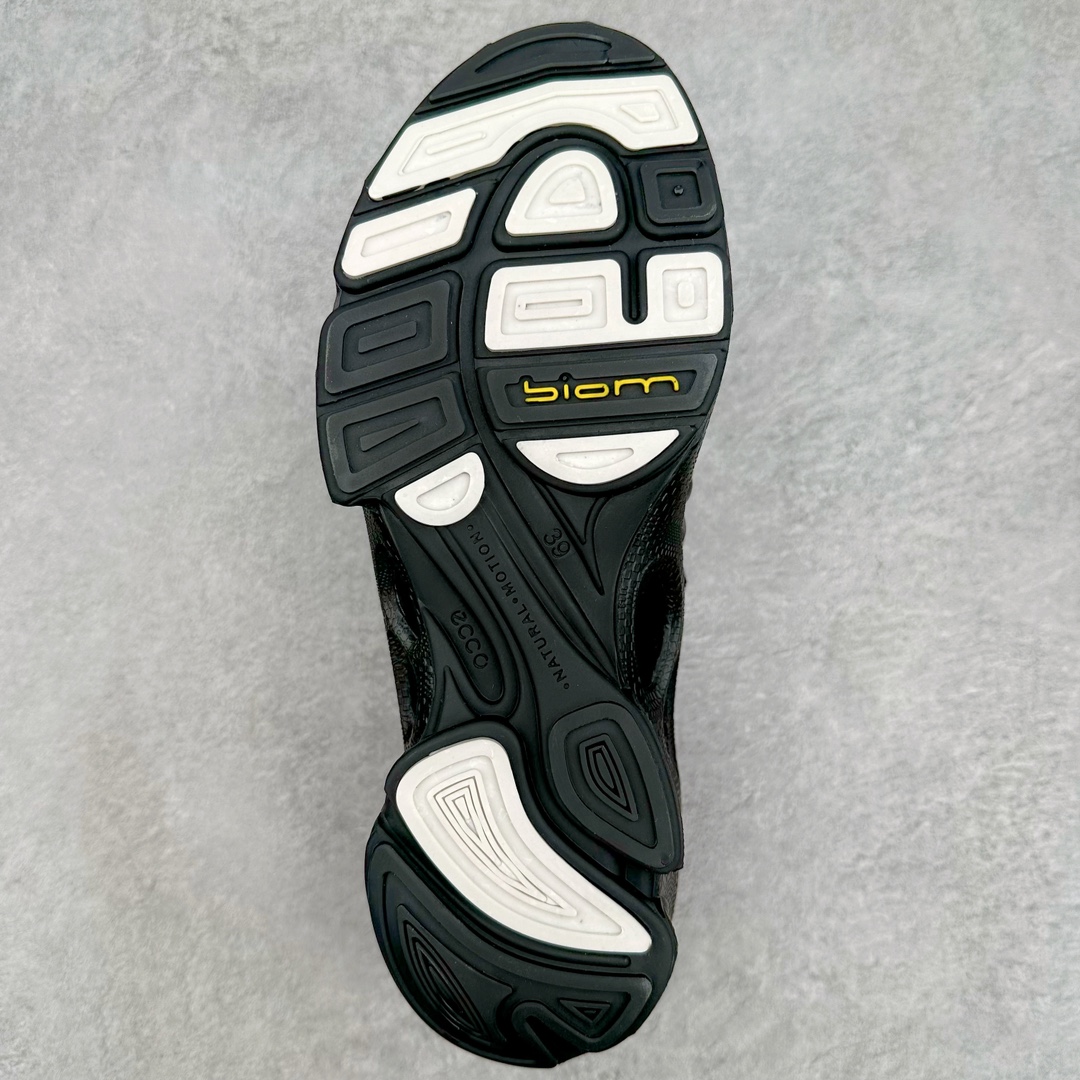 图片[9]-ECCO爱步2024年新款户外鞋防水透气越野跑鞋 健步踪迹系列 鞋面设有GORE-TEX防水薄膜 给你贴心防水保护 防水透气 直接注塑工艺连接鞋面与鞋底 一体成型 合脚稳固 BIOM自然律动科技鞋楦 符合人体工学 长效缓震带来裸足体验 橡胶大底 结合橡胶凸起鞋钉设计 适应多种地形 提供强劲抓地力与耐磨性 稳定支撑 越野无束 尺码：39 40 41 42 43 44（正常码）-选品中心