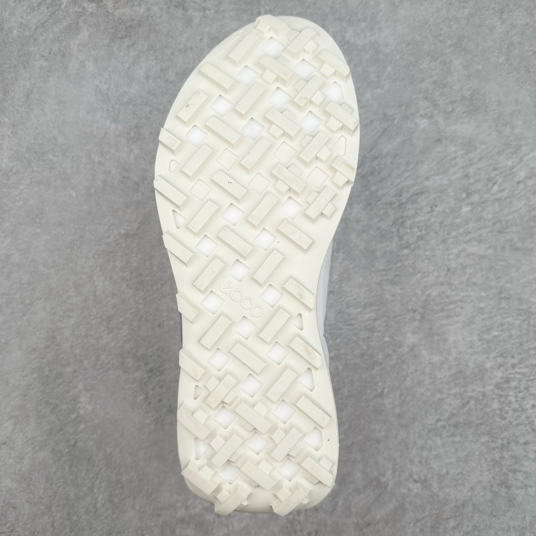 图片[9]-ECCO爱步2024年新款户外鞋防水透气越野跑鞋 健步踪迹系列 鞋面设有GORE-TEX防水薄膜 给你贴心防水保护 防水透气 直接注塑工艺连接鞋面与鞋底 一体成型 合脚稳固 BIOM自然律动科技鞋楦 符合人体工学 长效缓震带来裸足体验 橡胶大底 结合橡胶凸起鞋钉设计 适应多种地形 提供强劲抓地力与耐磨性 稳定支撑 越野无束 尺码：39 40 41 42 43 44（正常码）-选品中心